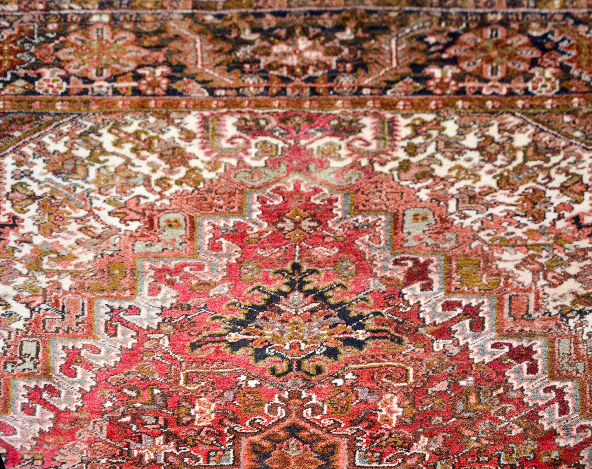 Late 20th Century Persian Heriz Rug For Sale
