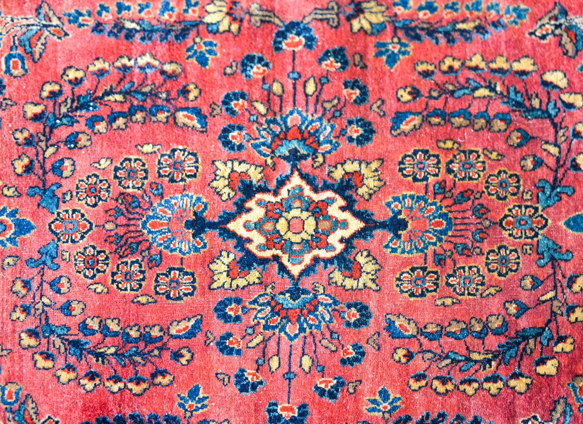Early 20th Century Sarouk Rug For Sale