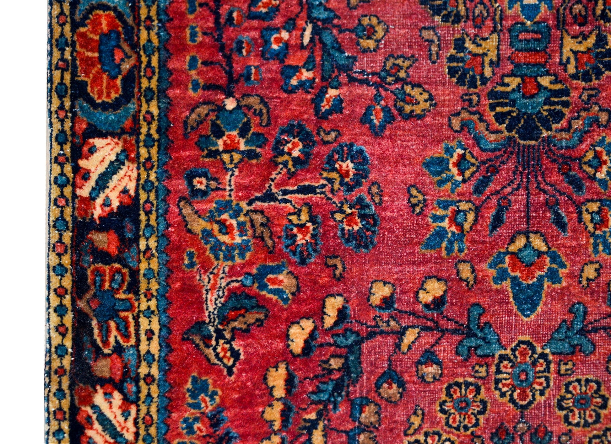 Early 20th Century Sarouk Rug For Sale