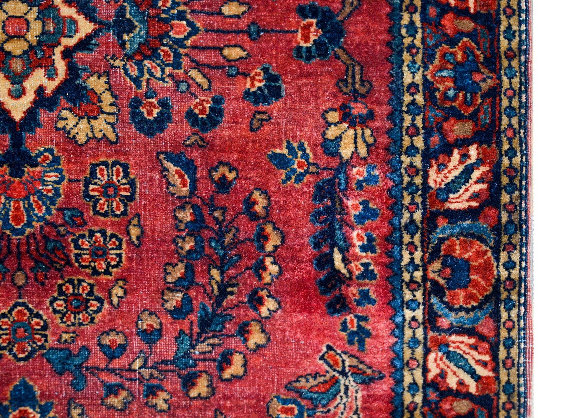 Early 20th Century Sarouk Rug For Sale