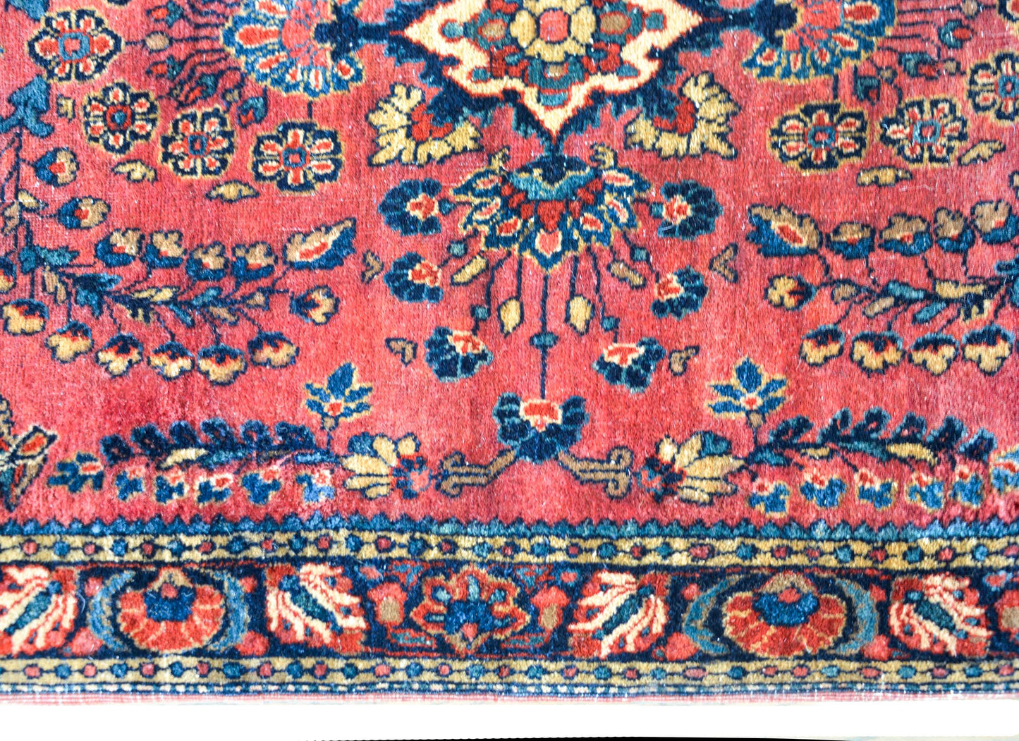 Early 20th Century Sarouk Rug For Sale
