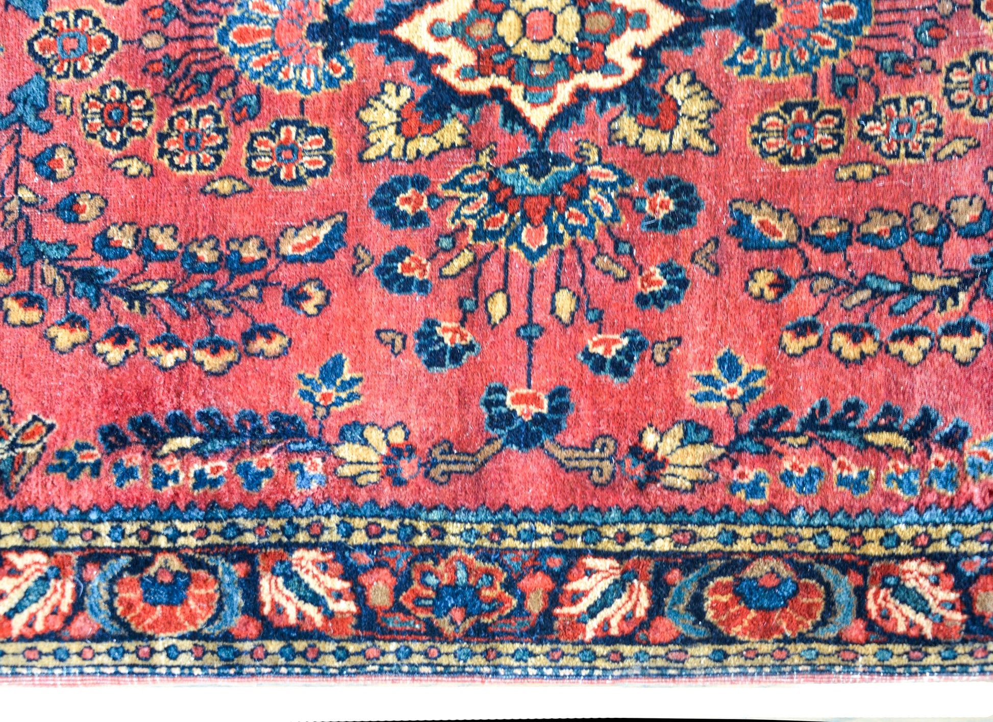 Early 20th Century Sarouk Rug For Sale
