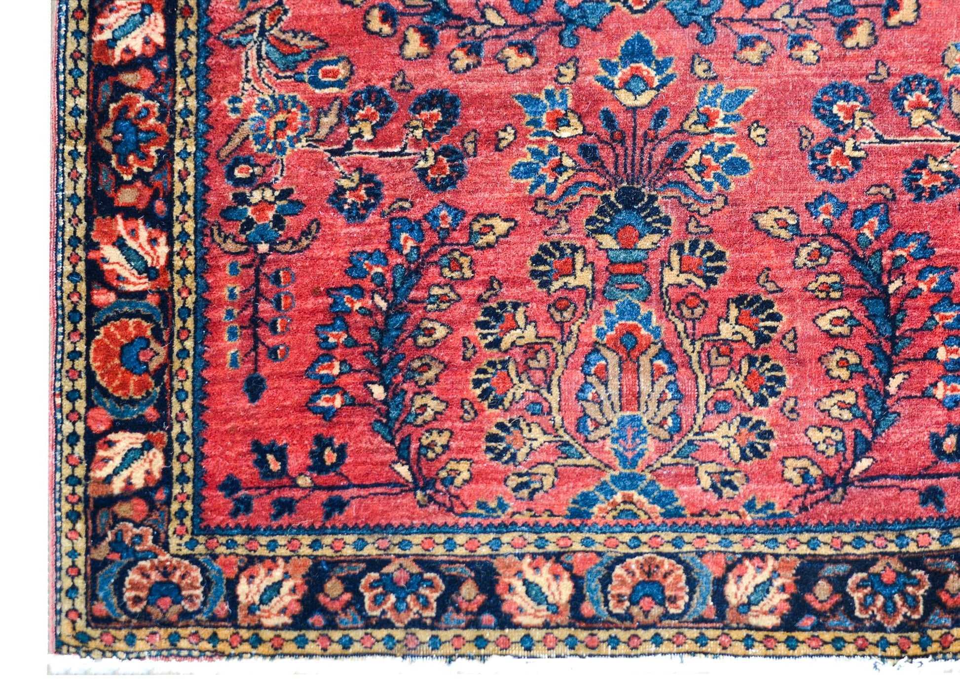Early 20th Century Sarouk Rug For Sale