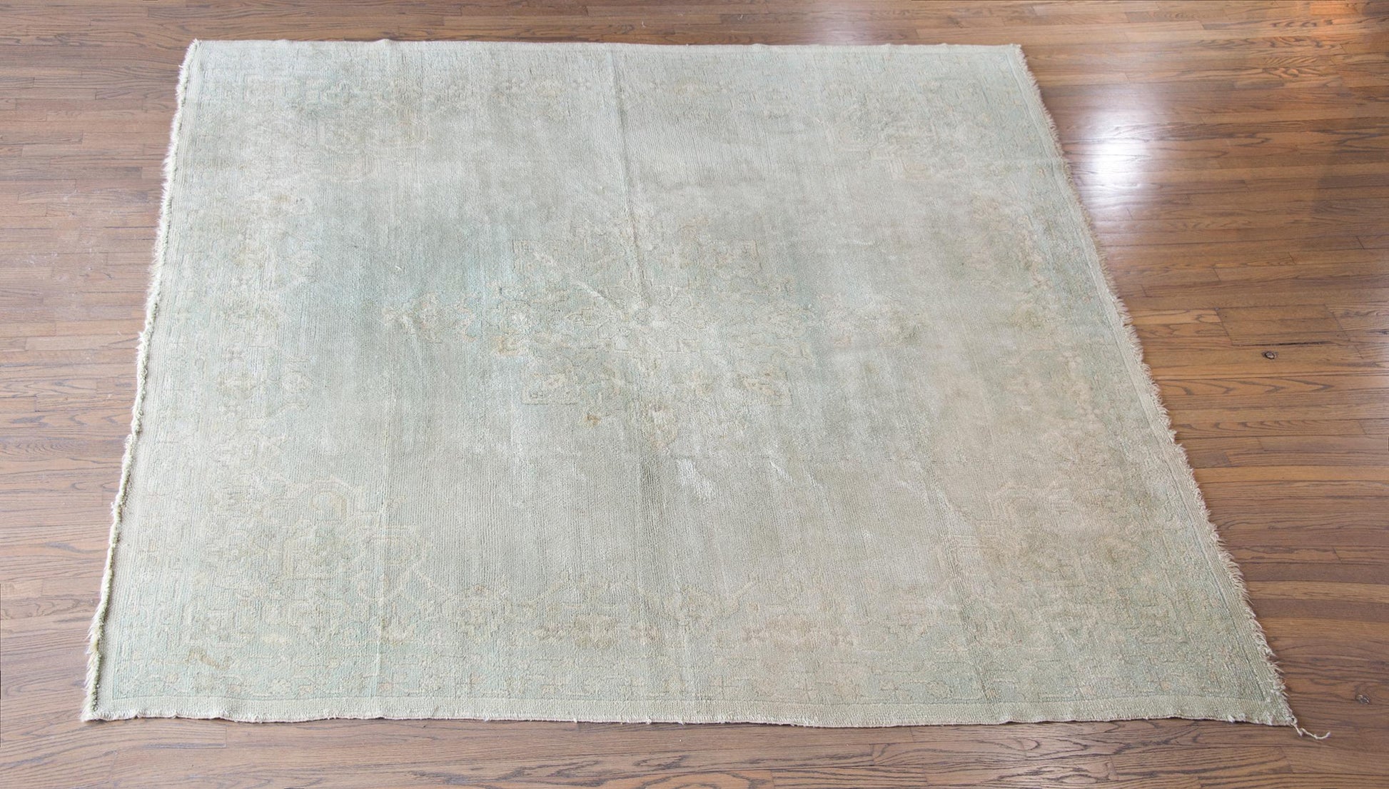 Mid-20th Century Turkish Oushak Rug For Sale