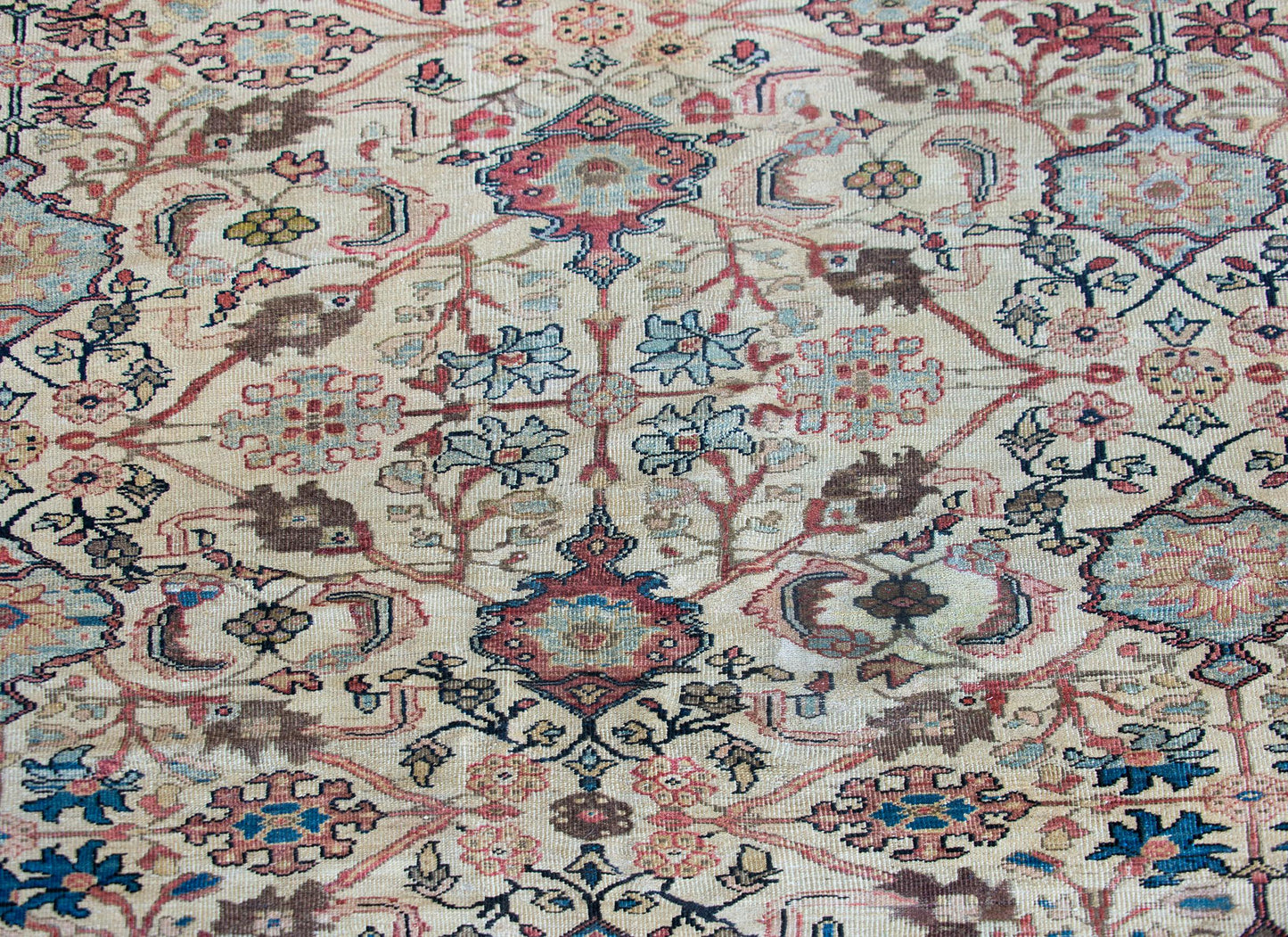 Early 20th Century Persian Sultanabad Rug For Sale