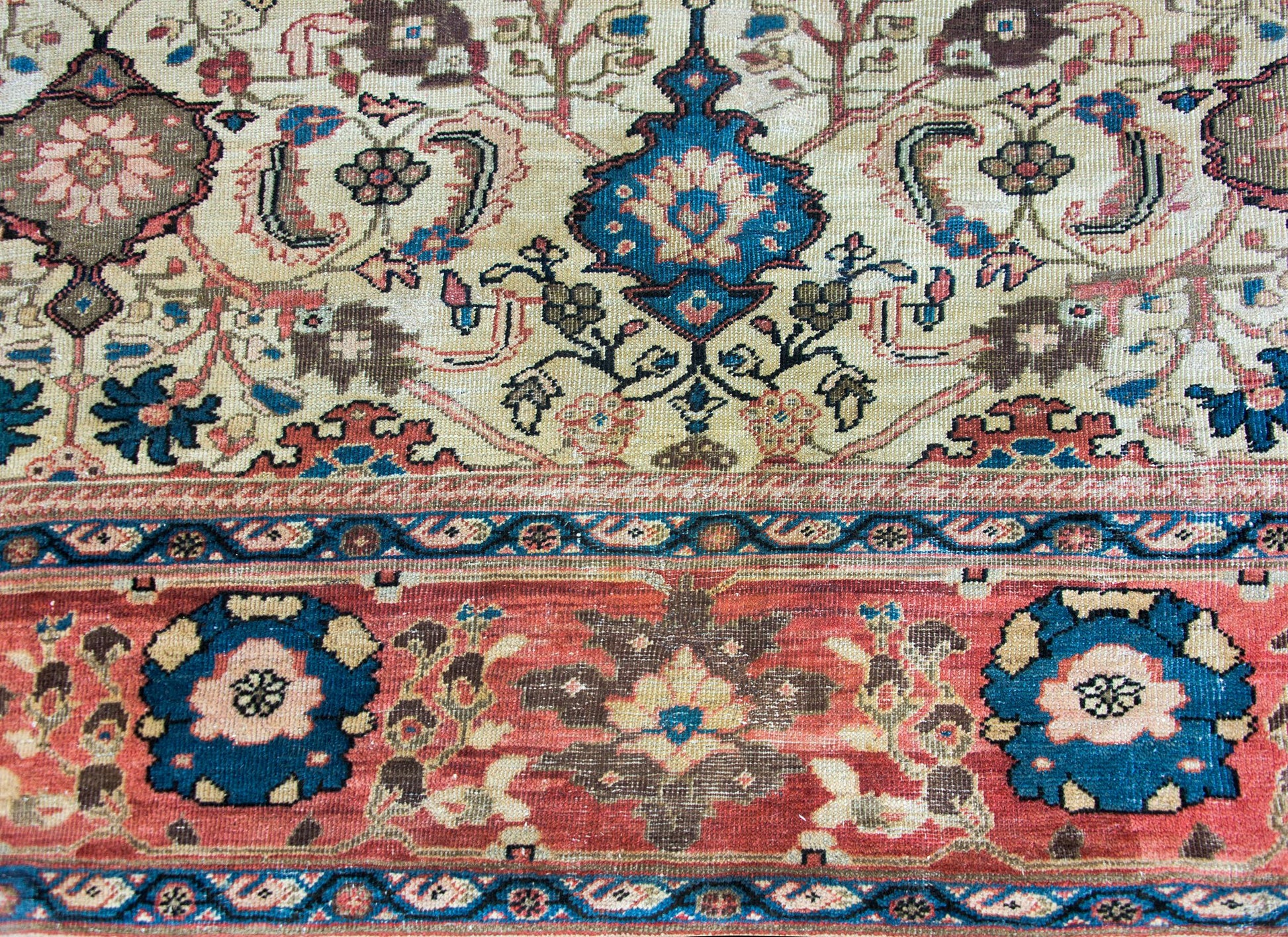 Early 20th Century Persian Sultanabad Rug For Sale