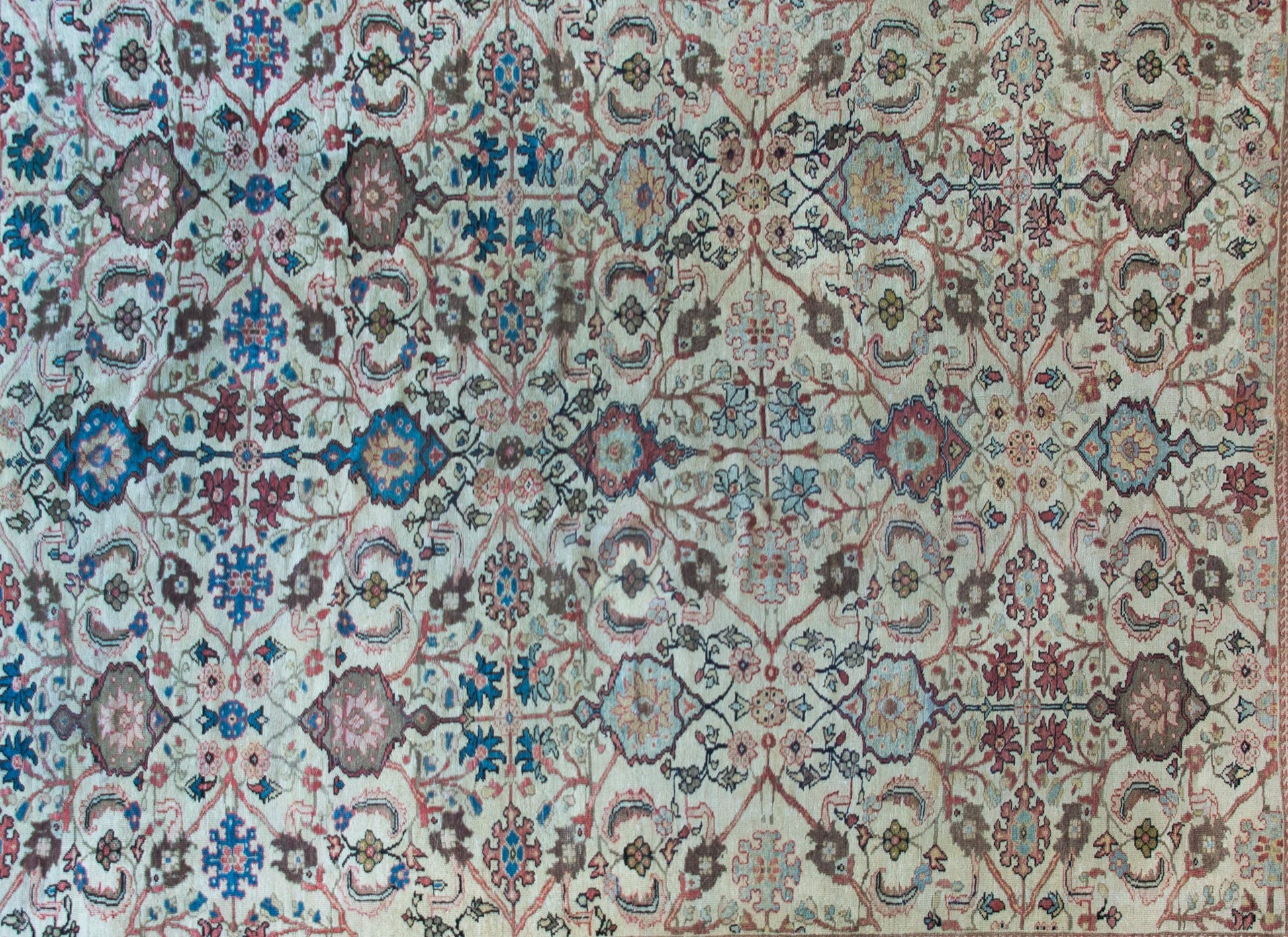 Early 20th Century Persian Sultanabad Rug For Sale