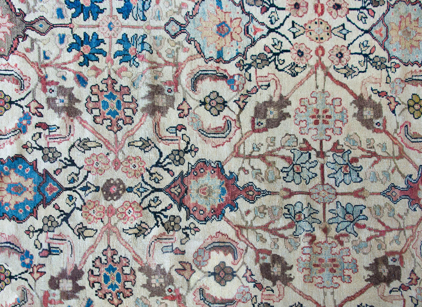 Early 20th Century Persian Sultanabad Rug For Sale