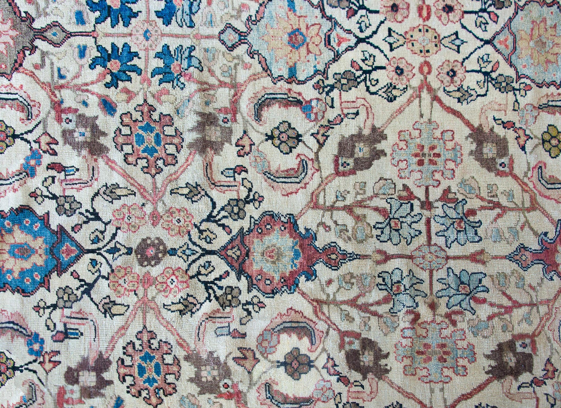 Early 20th Century Persian Sultanabad Rug For Sale