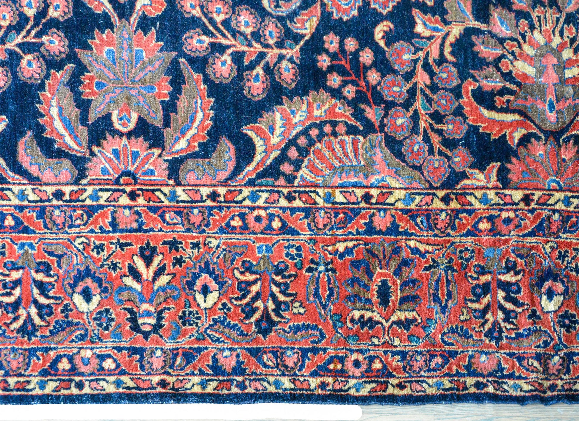 Early 20th Century Lilihan Rug For Sale