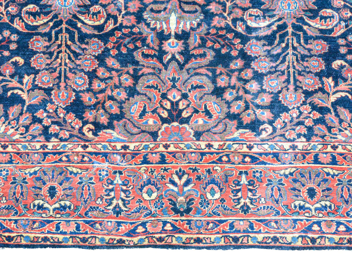 Early 20th Century Lilihan Rug For Sale