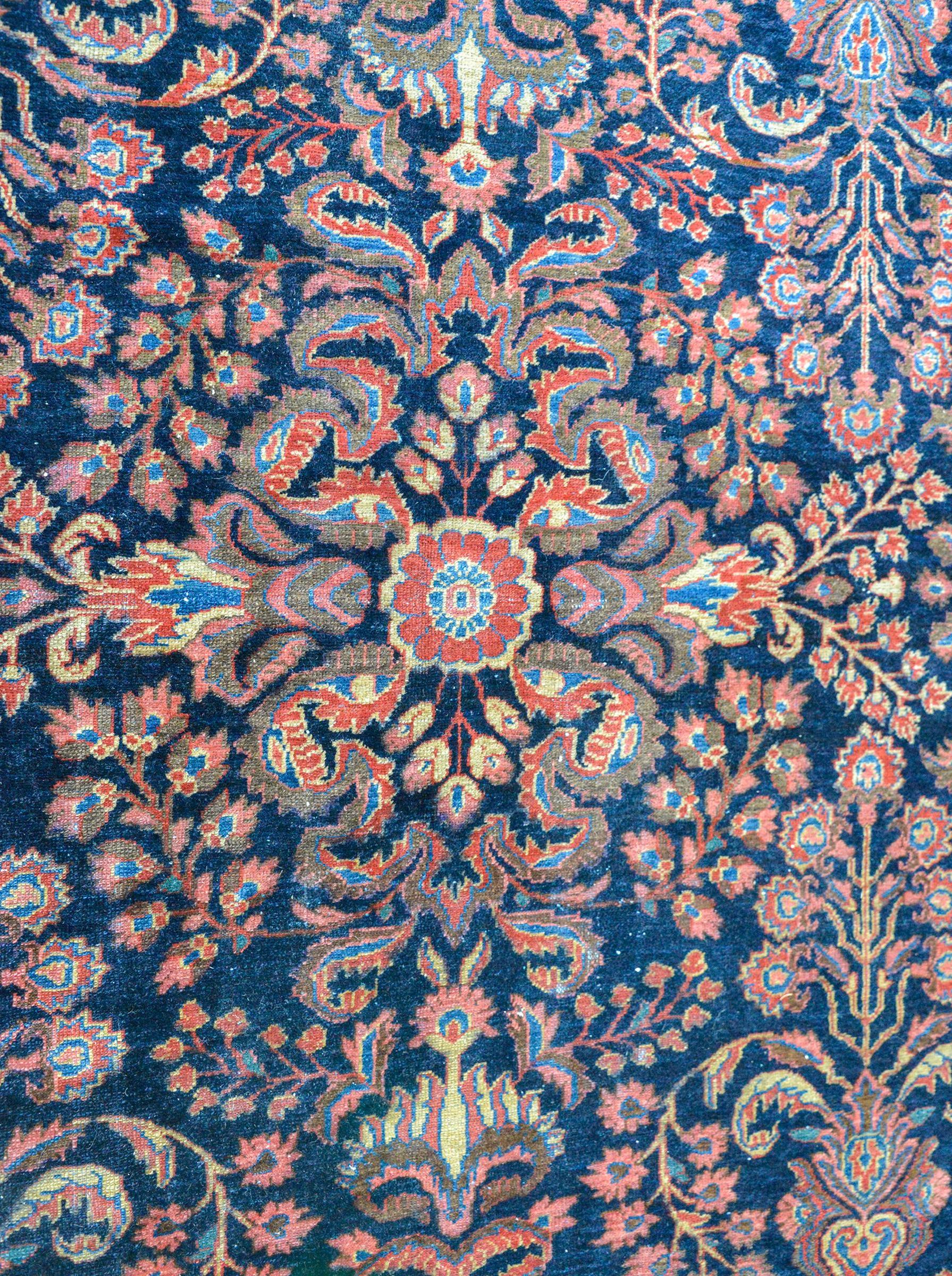 Early 20th Century Lilihan Rug For Sale