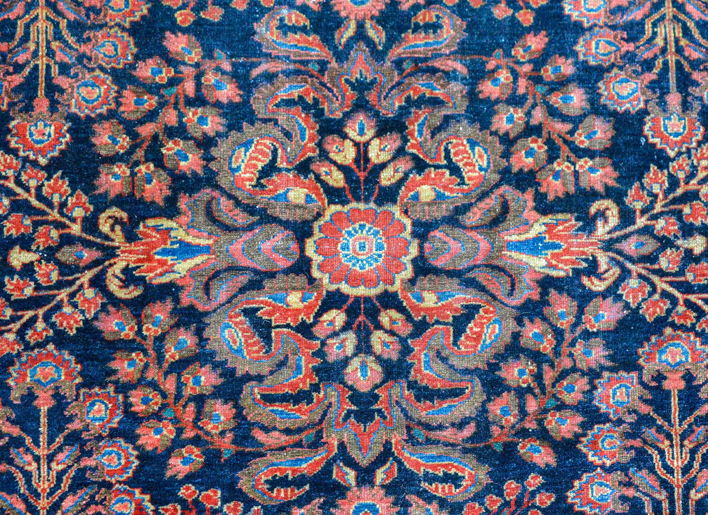 Early 20th Century Lilihan Rug For Sale