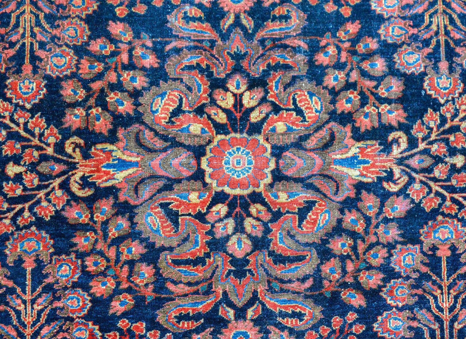 Early 20th Century Lilihan Rug For Sale