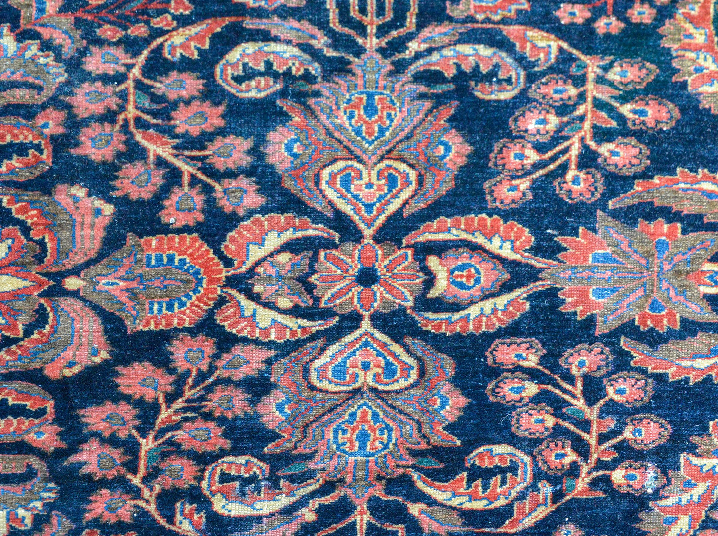 Early 20th Century Lilihan Rug For Sale