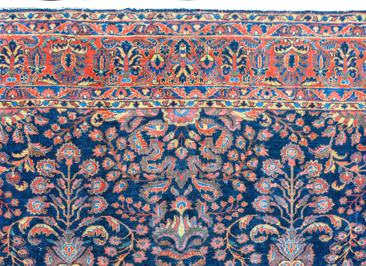 Early 20th Century Lilihan Rug For Sale
