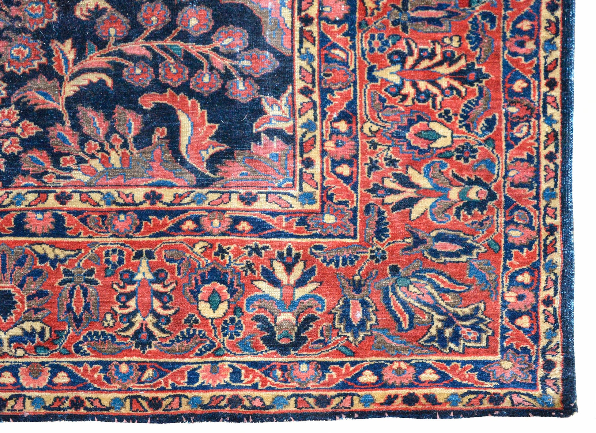 Early 20th Century Lilihan Rug For Sale