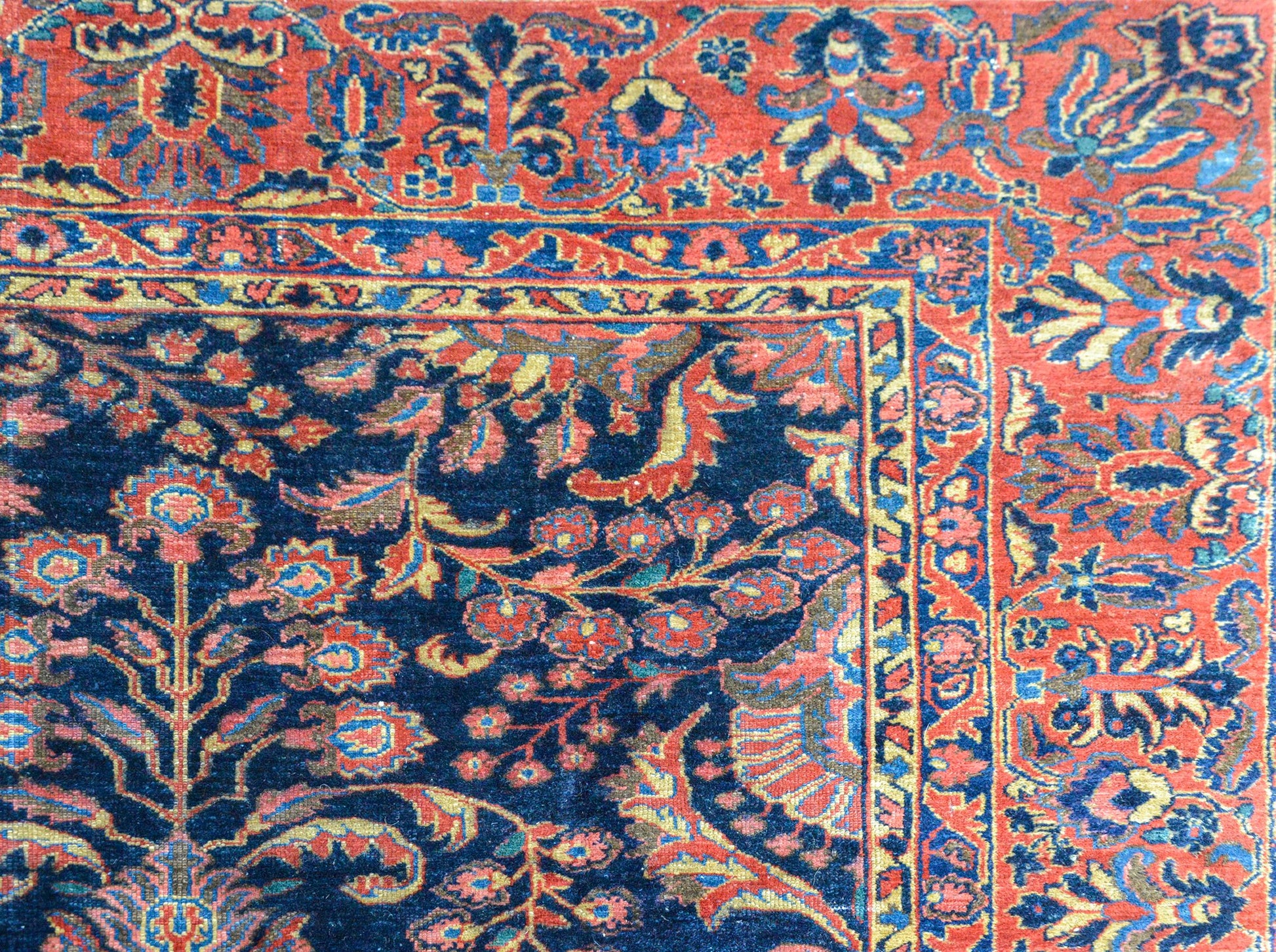 Early 20th Century Lilihan Rug For Sale