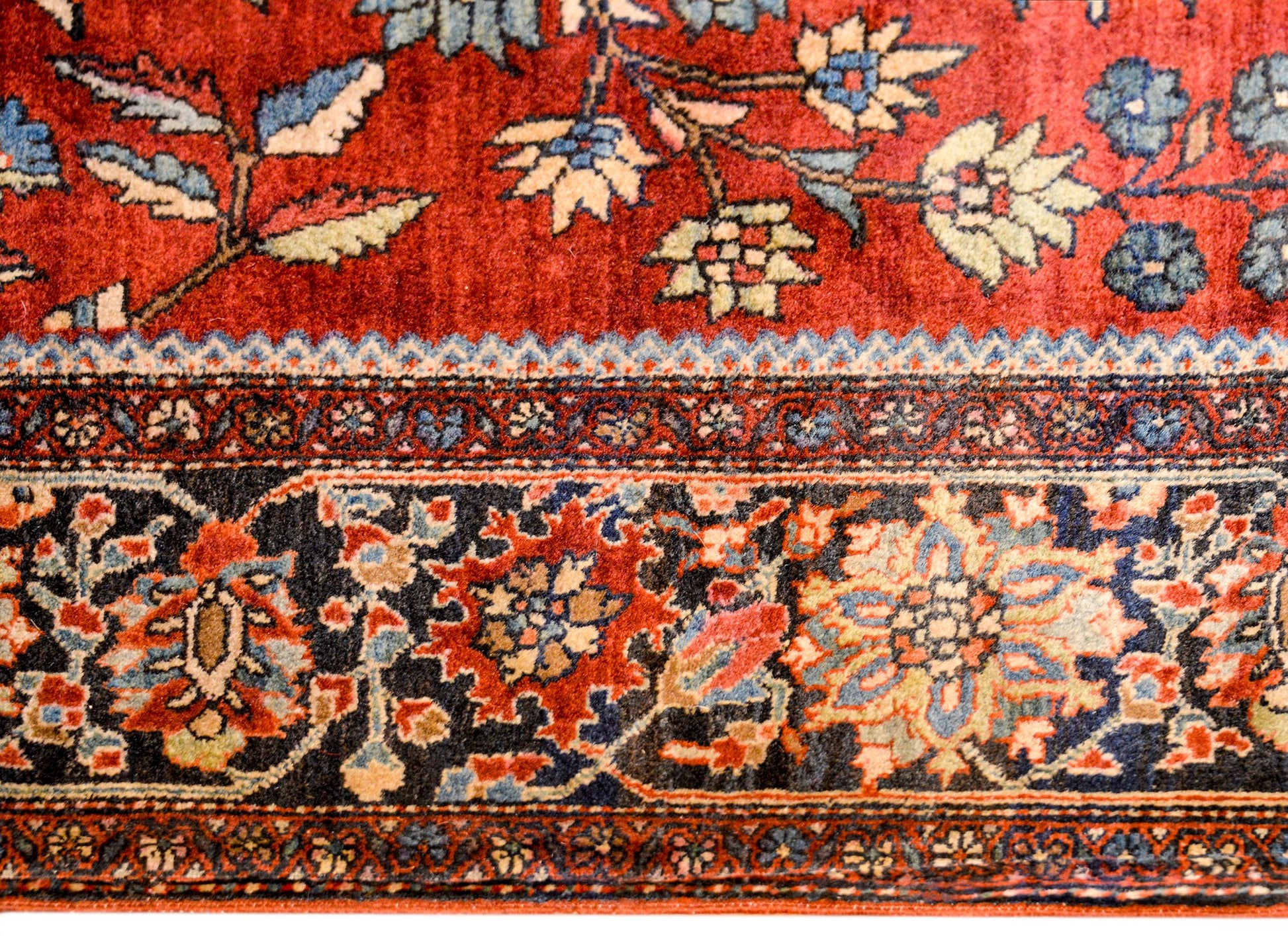 Beautiful Early 20th Century Sarouk Farahan Rug For Sale