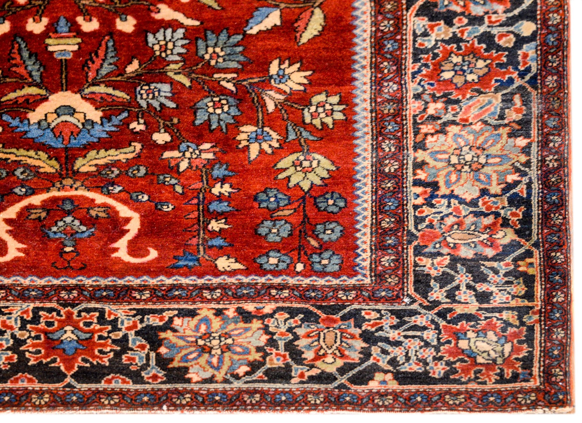 Beautiful Early 20th Century Sarouk Farahan Rug For Sale