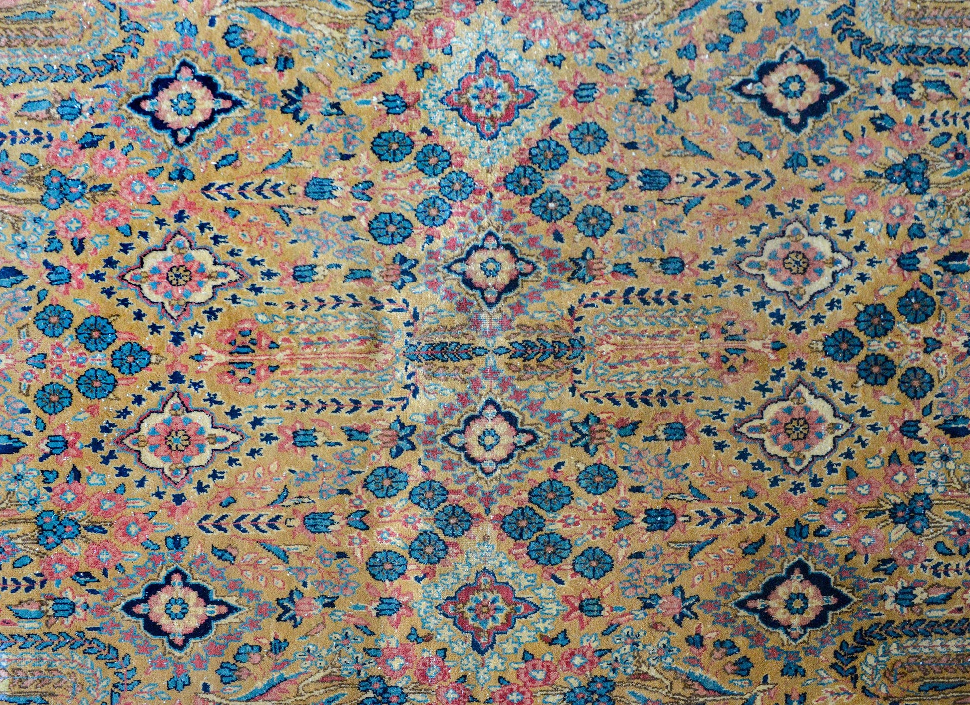Early 20th Century Sarouk Rug For Sale