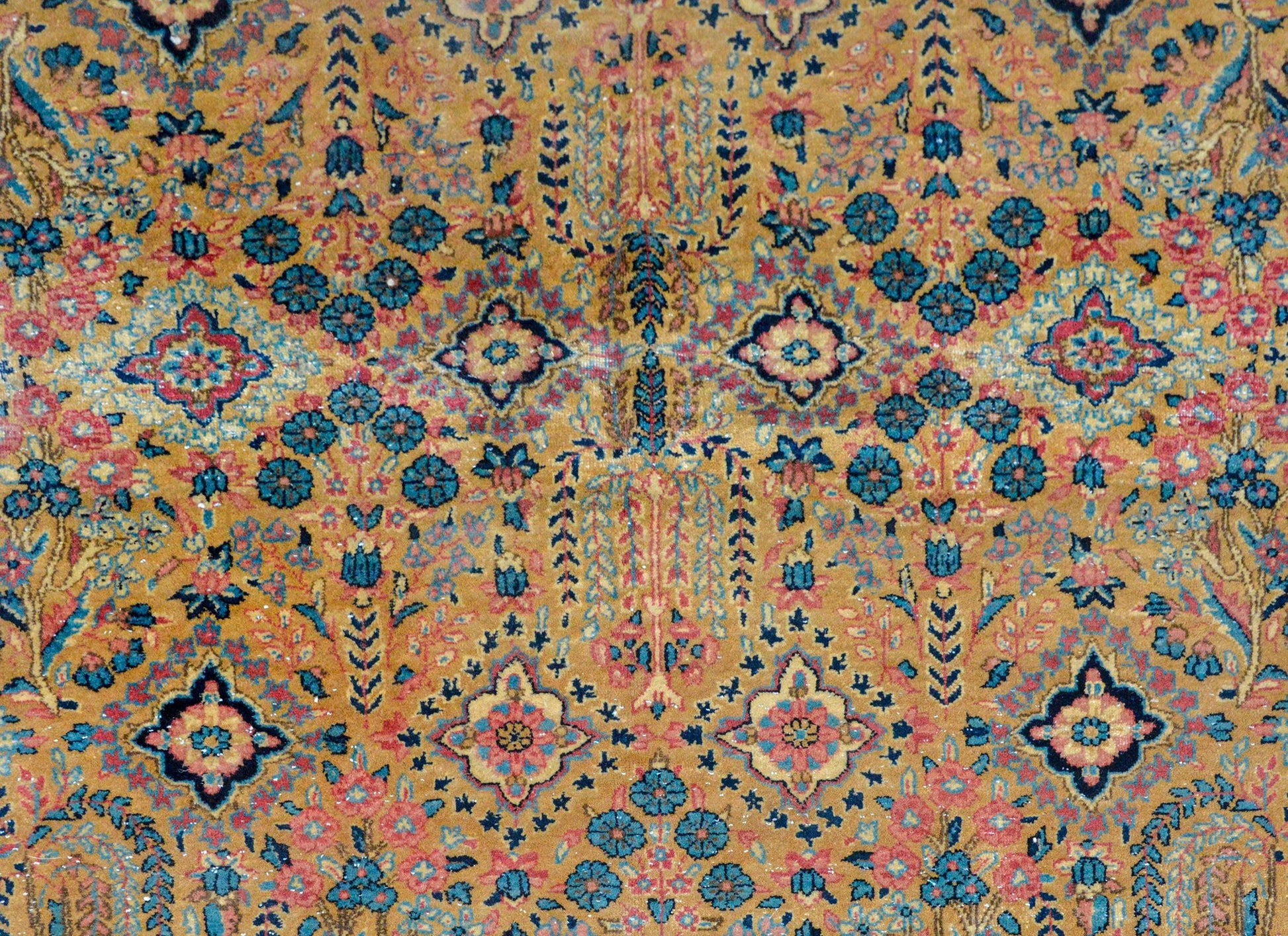 Early 20th Century Sarouk Rug For Sale