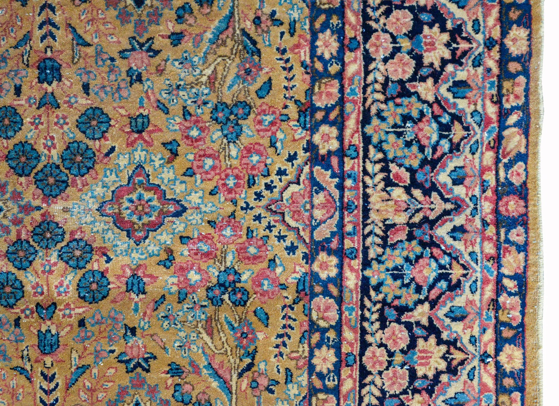 Early 20th Century Sarouk Rug For Sale