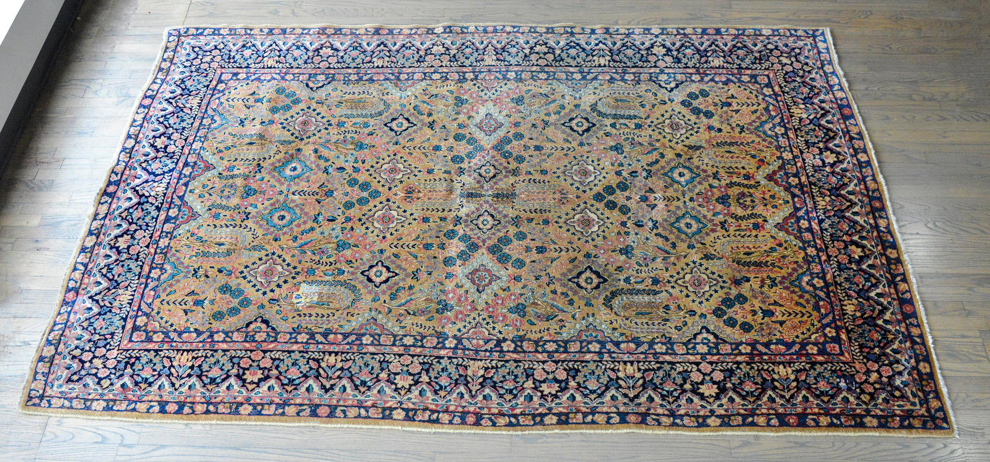 Early 20th Century Sarouk Rug For Sale