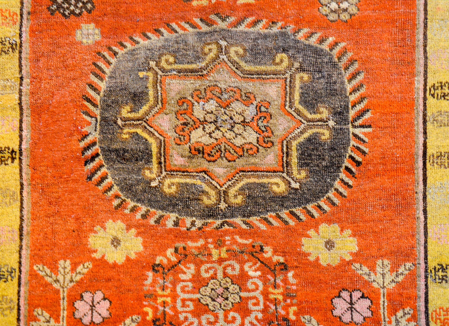 Beautiful Early 20th Century Central Asian Samarghand Rug For Sale
