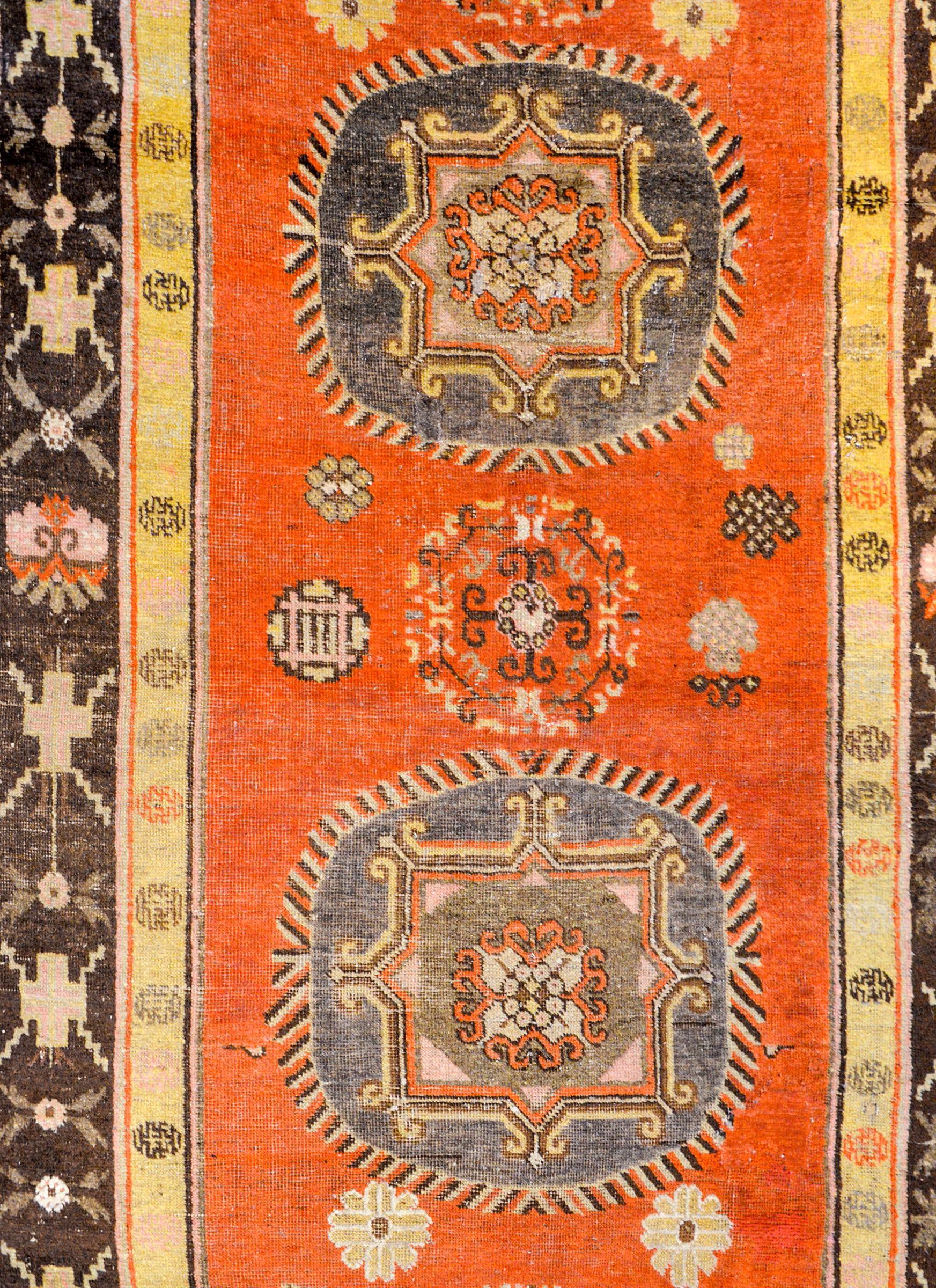 Beautiful Early 20th Century Central Asian Samarghand Rug For Sale