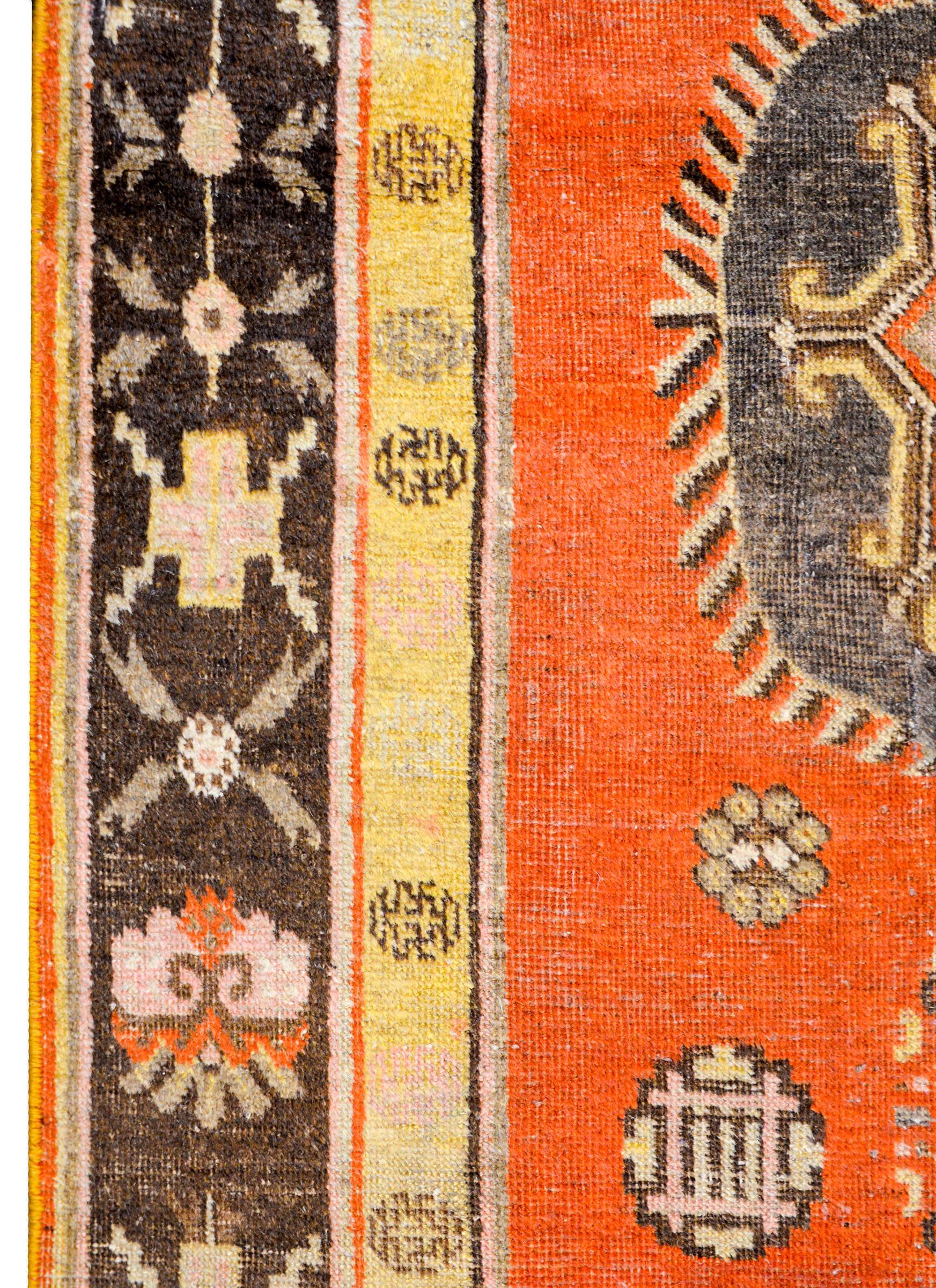 Beautiful Early 20th Century Central Asian Samarghand Rug For Sale
