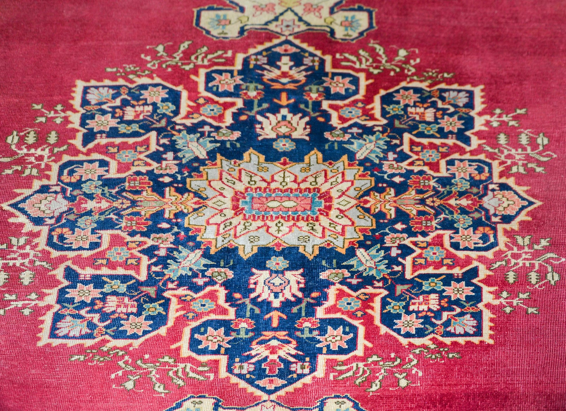 Early 20th Century Turkish Sparta Serapi Rug For Sale