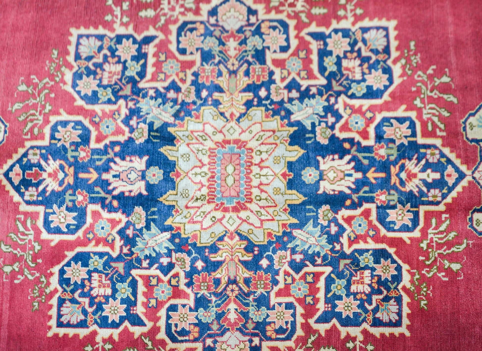 Early 20th Century Turkish Sparta Serapi Rug For Sale