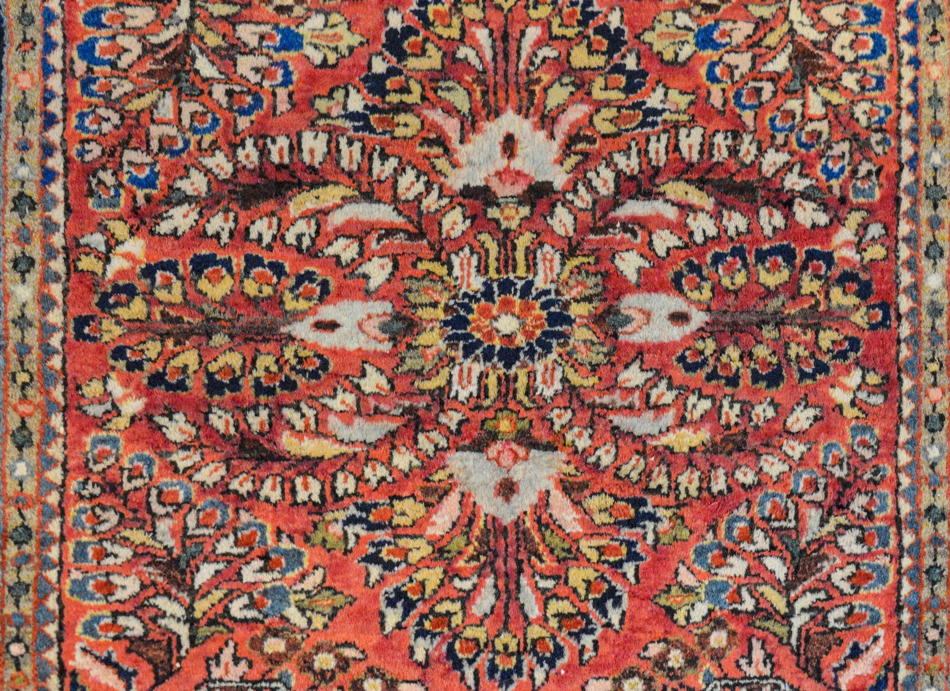 Early 20th Century Sarouk Rug For Sale