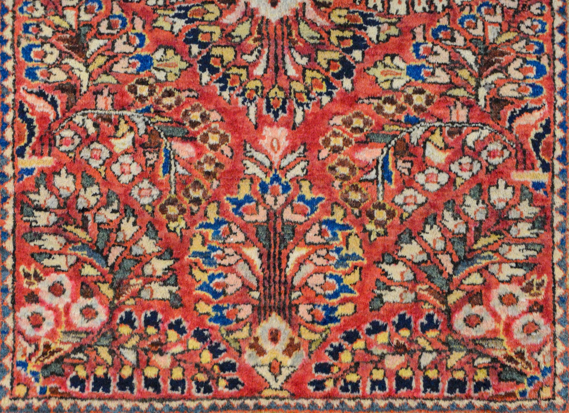 Early 20th Century Sarouk Rug For Sale