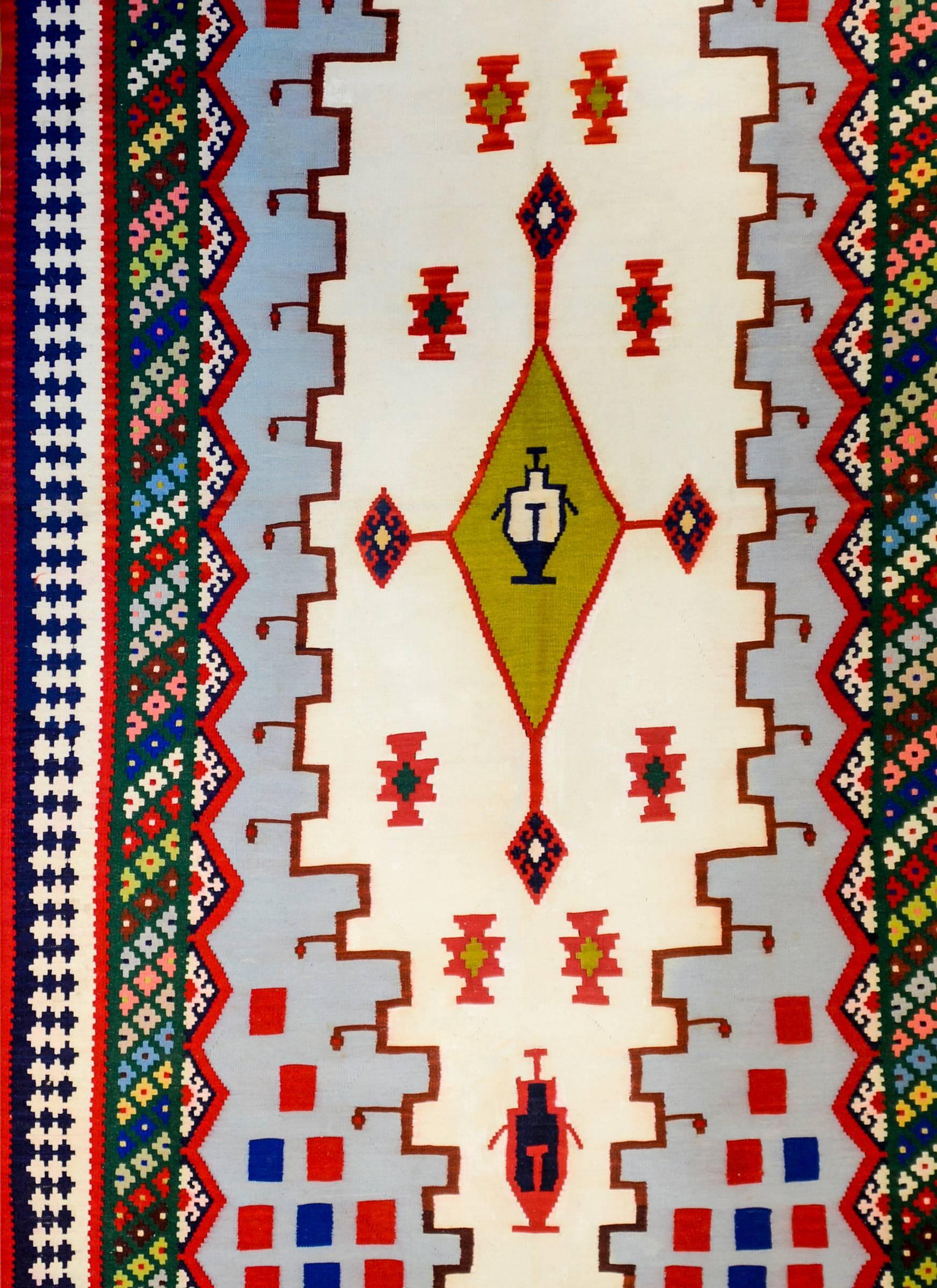 Beautiful Early 20th Century Shiraz Kilim Rug For Sale