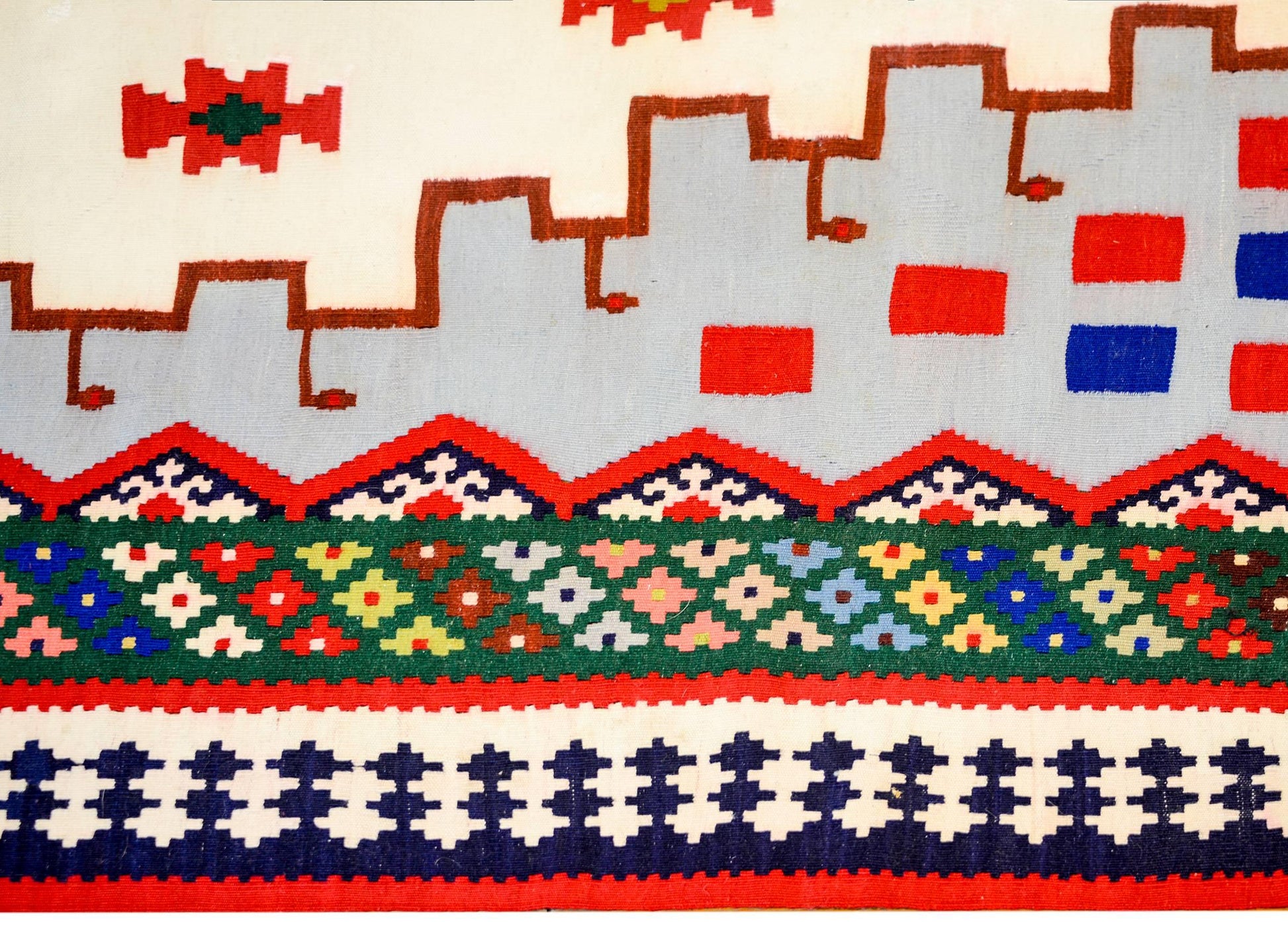 Beautiful Early 20th Century Shiraz Kilim Rug For Sale
