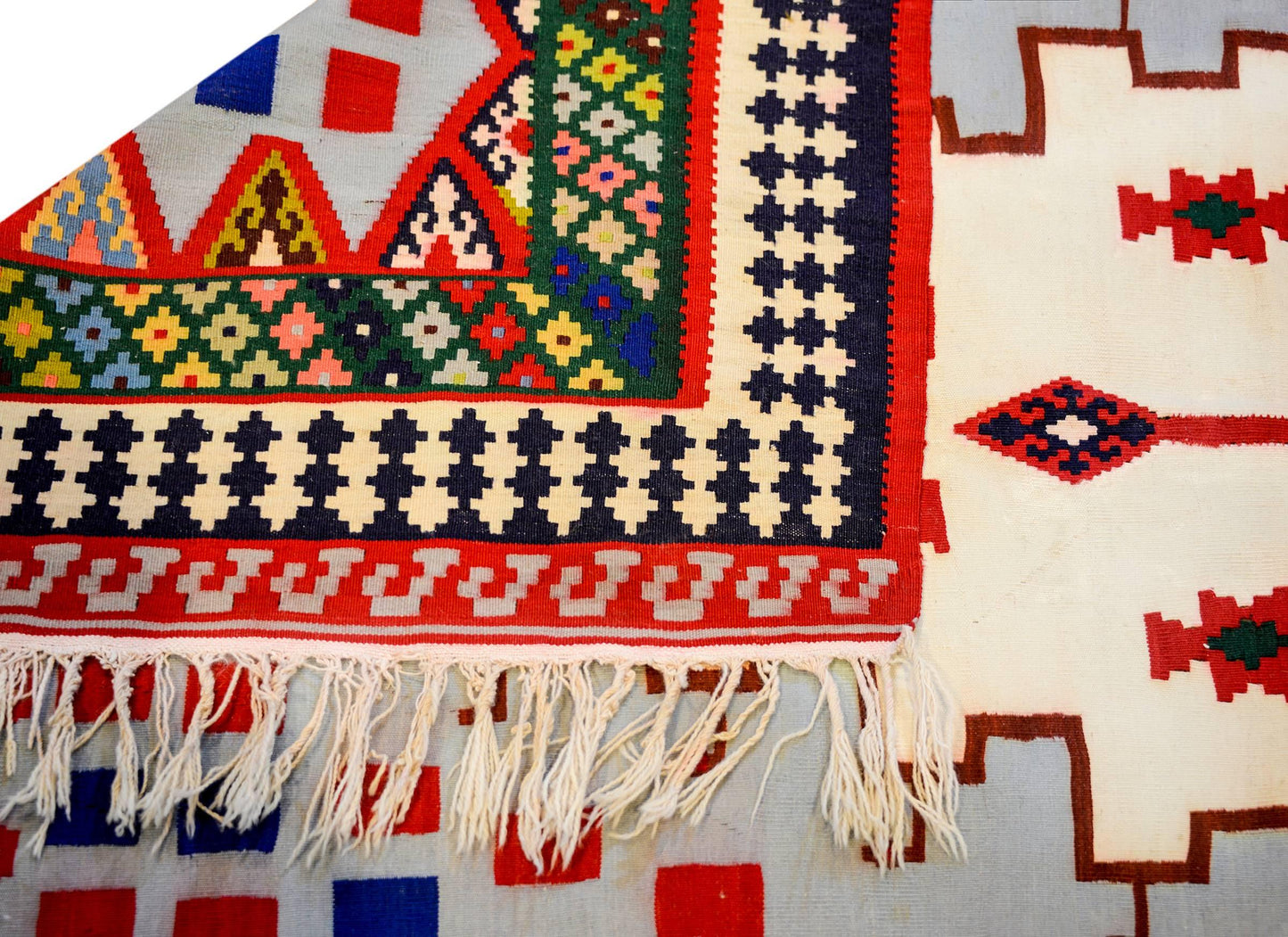 Beautiful Early 20th Century Shiraz Kilim Rug For Sale