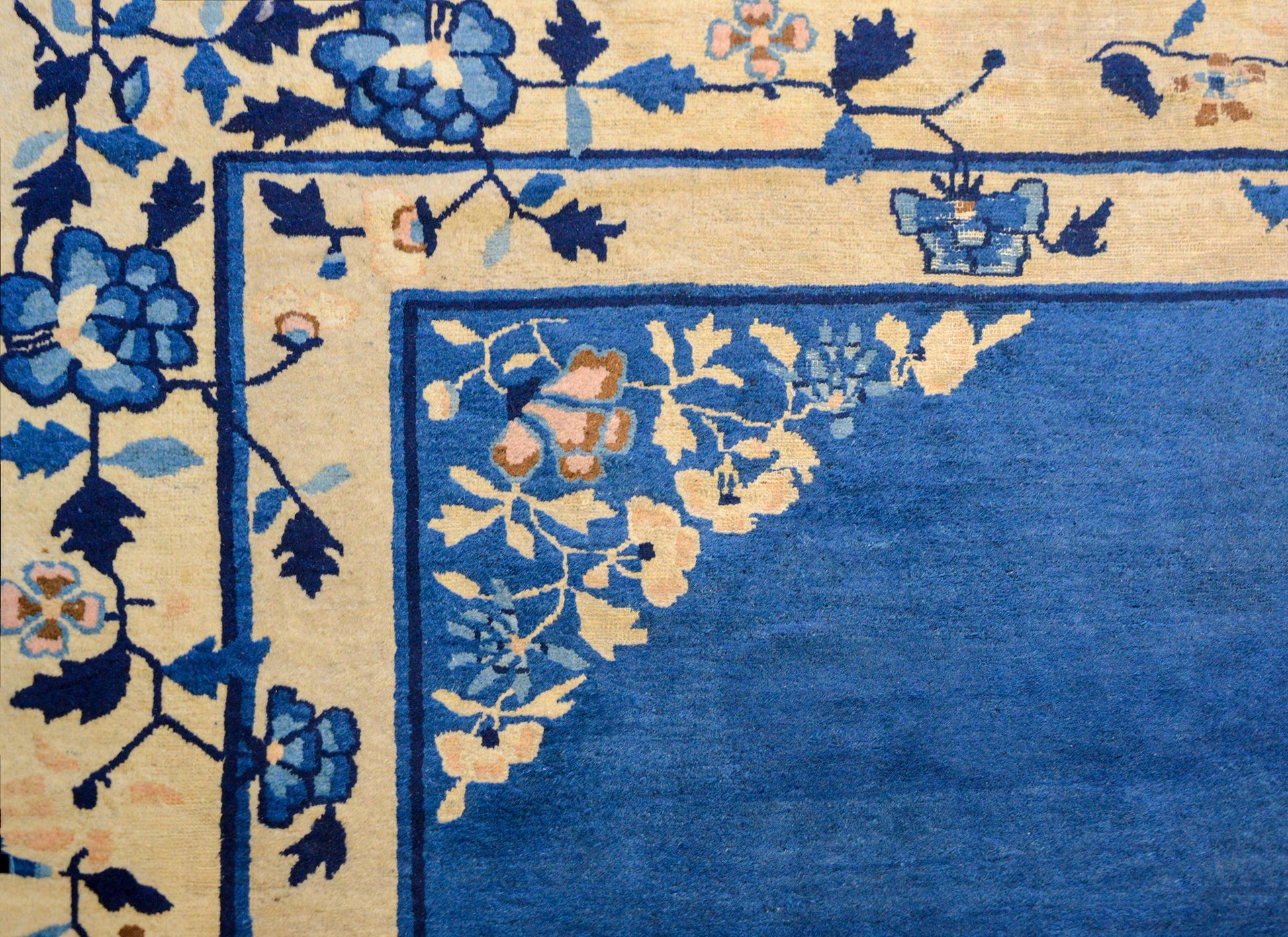 Gorgeous Early 20th Century Peking Rug For Sale