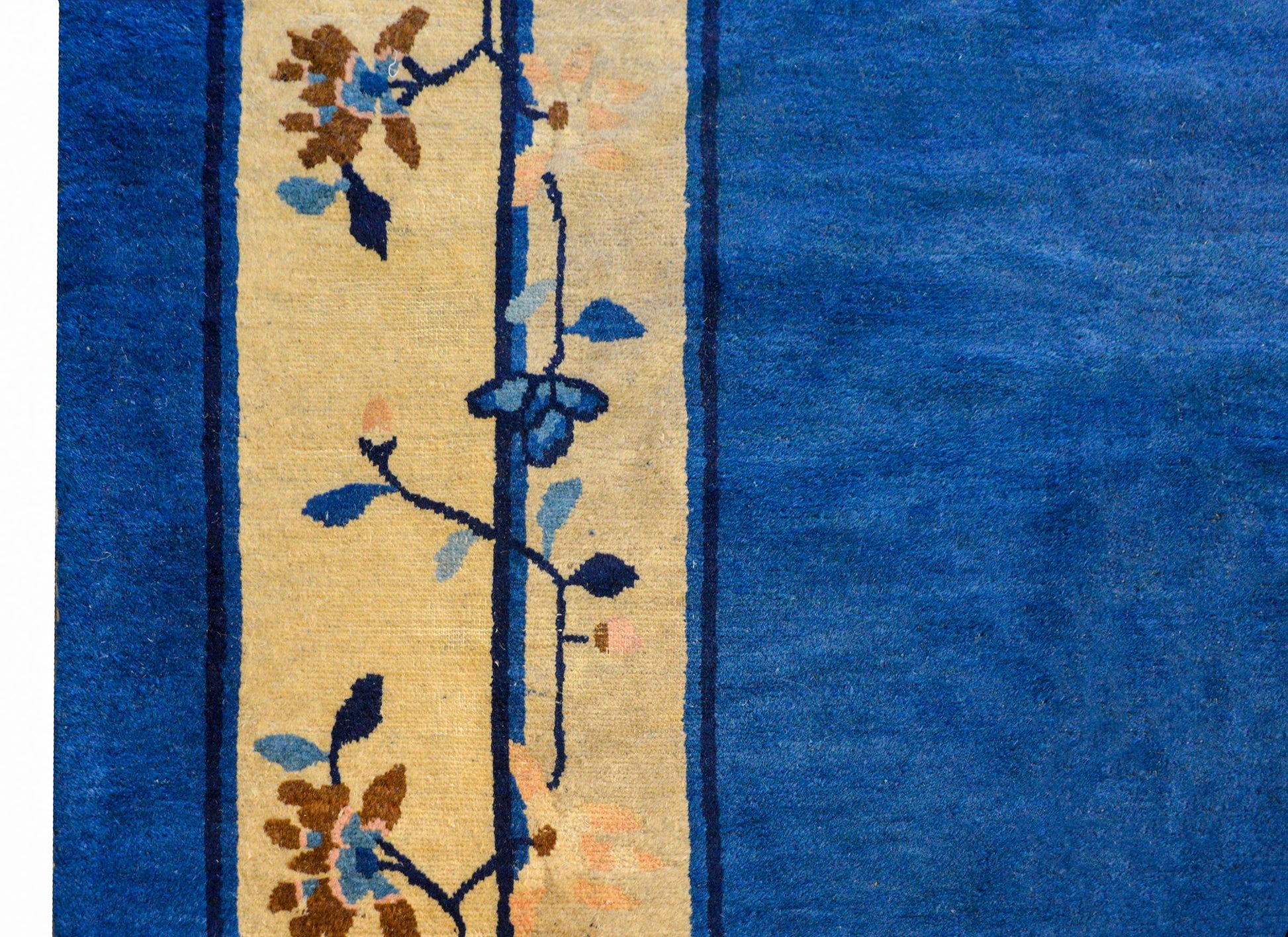 Gorgeous Early 20th Century Peking Rug For Sale