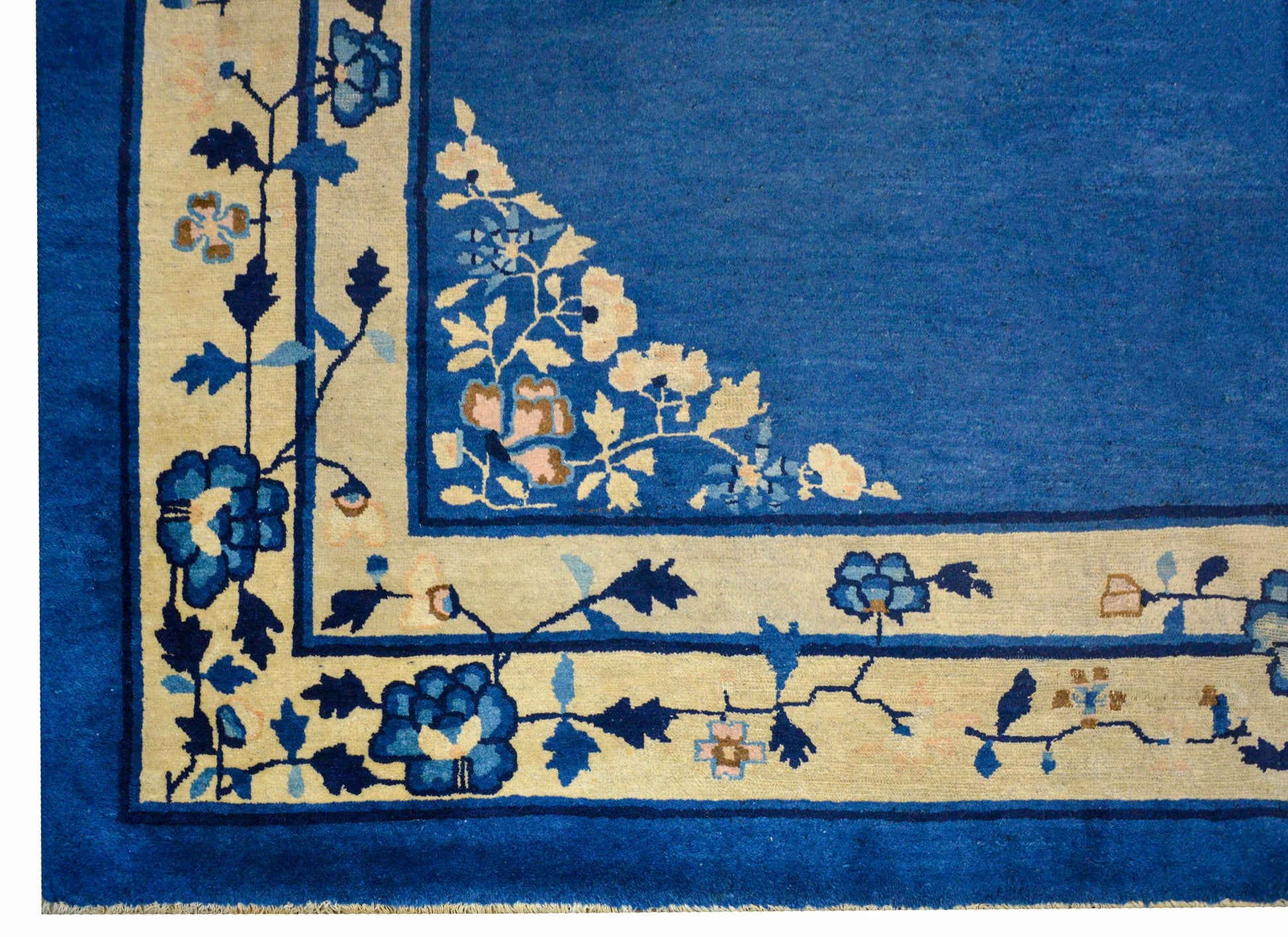 Gorgeous Early 20th Century Peking Rug For Sale