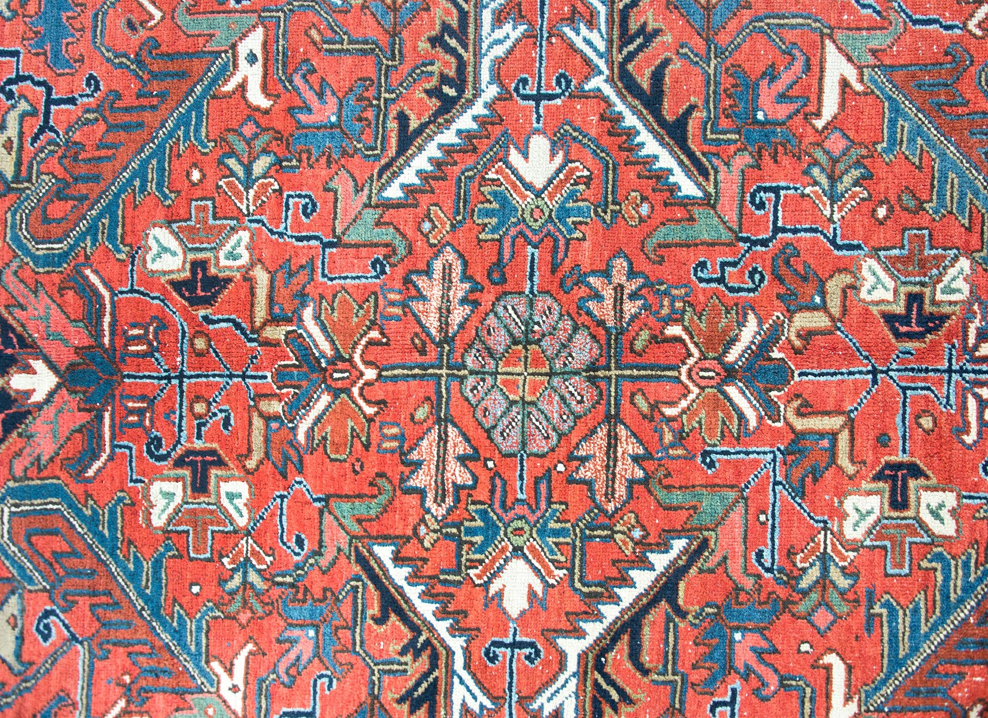 Early 20th Century Persian Heriz Rug For Sale