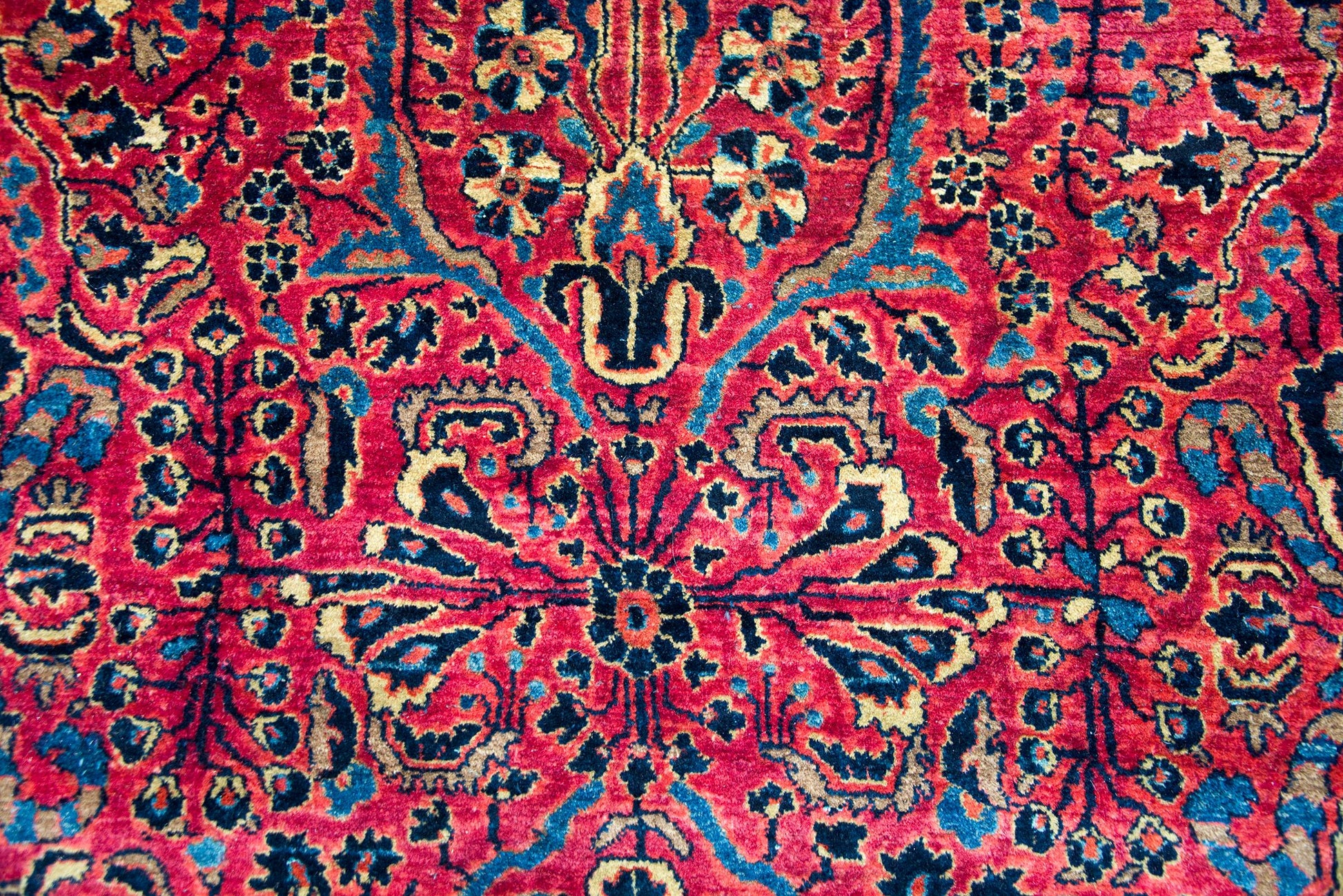 Early 20th Century Persian Sarouk Rug For Sale