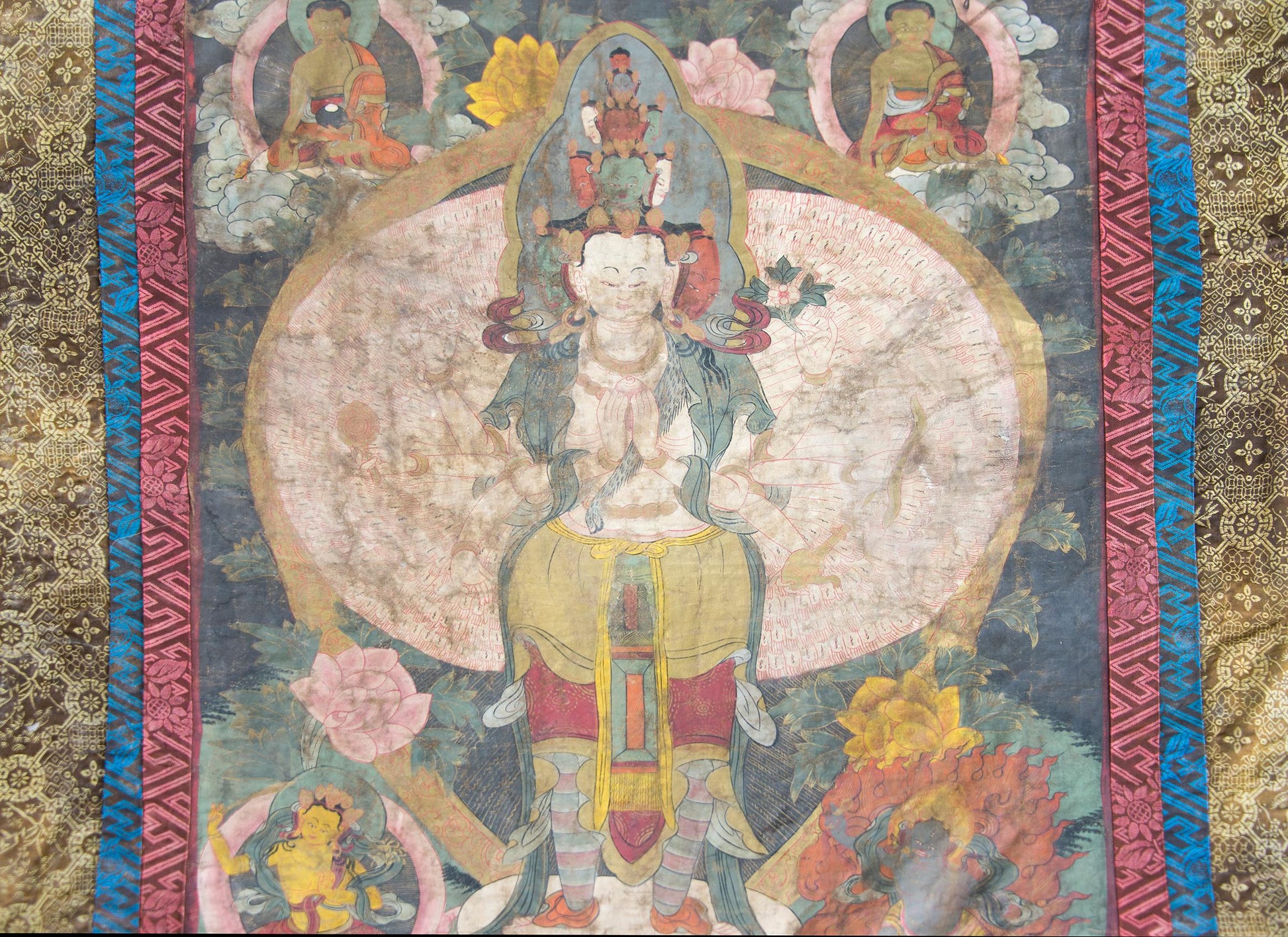 Late 19th Century Tibetan Thangka Depicting Sitatapattra For Sale