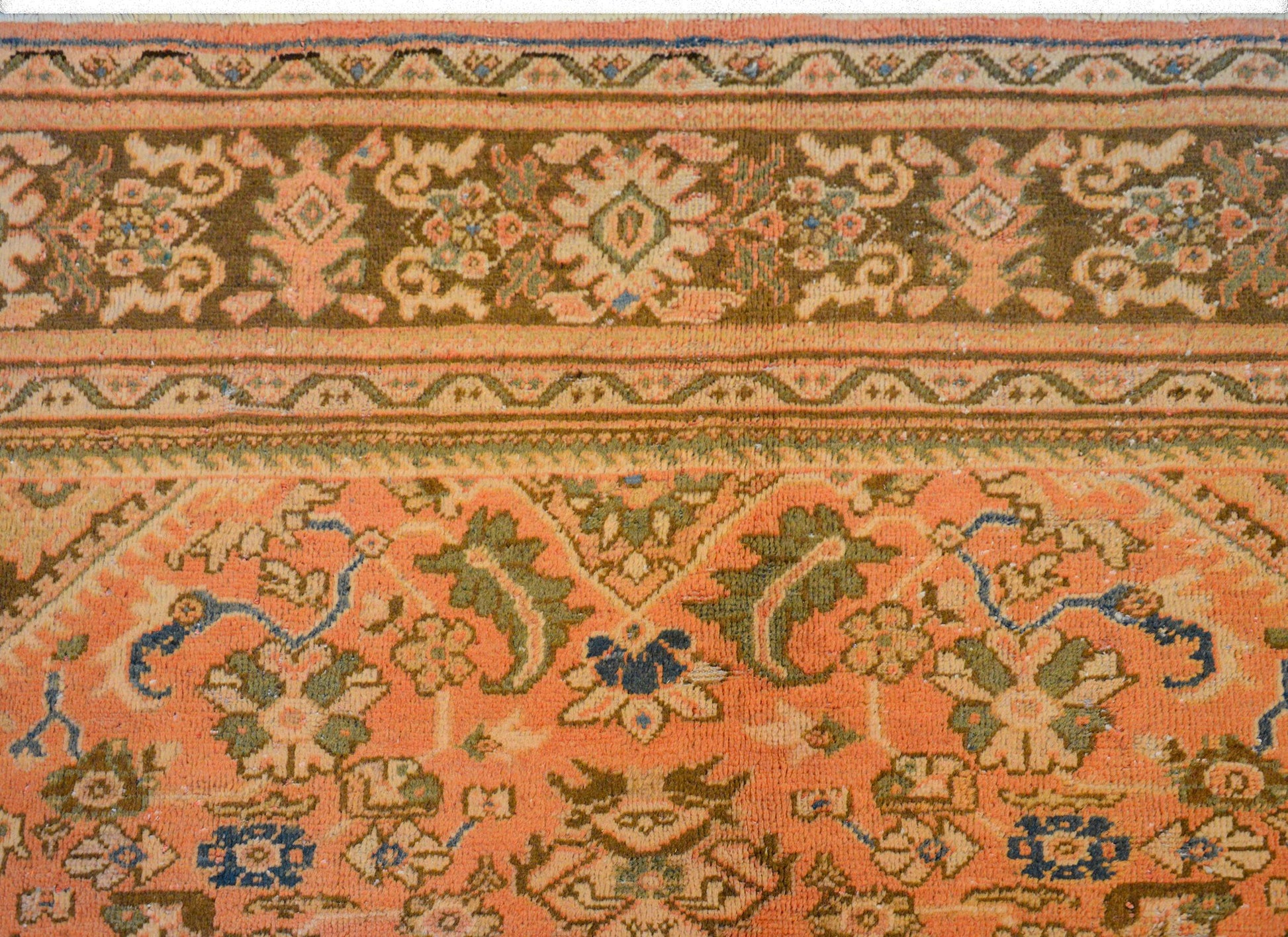 20th Century Mushkabad Rug For Sale