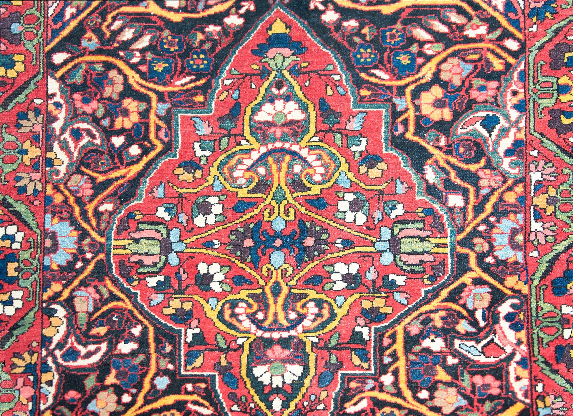 Early 20th Century Persian Bakhtiari Rug For Sale