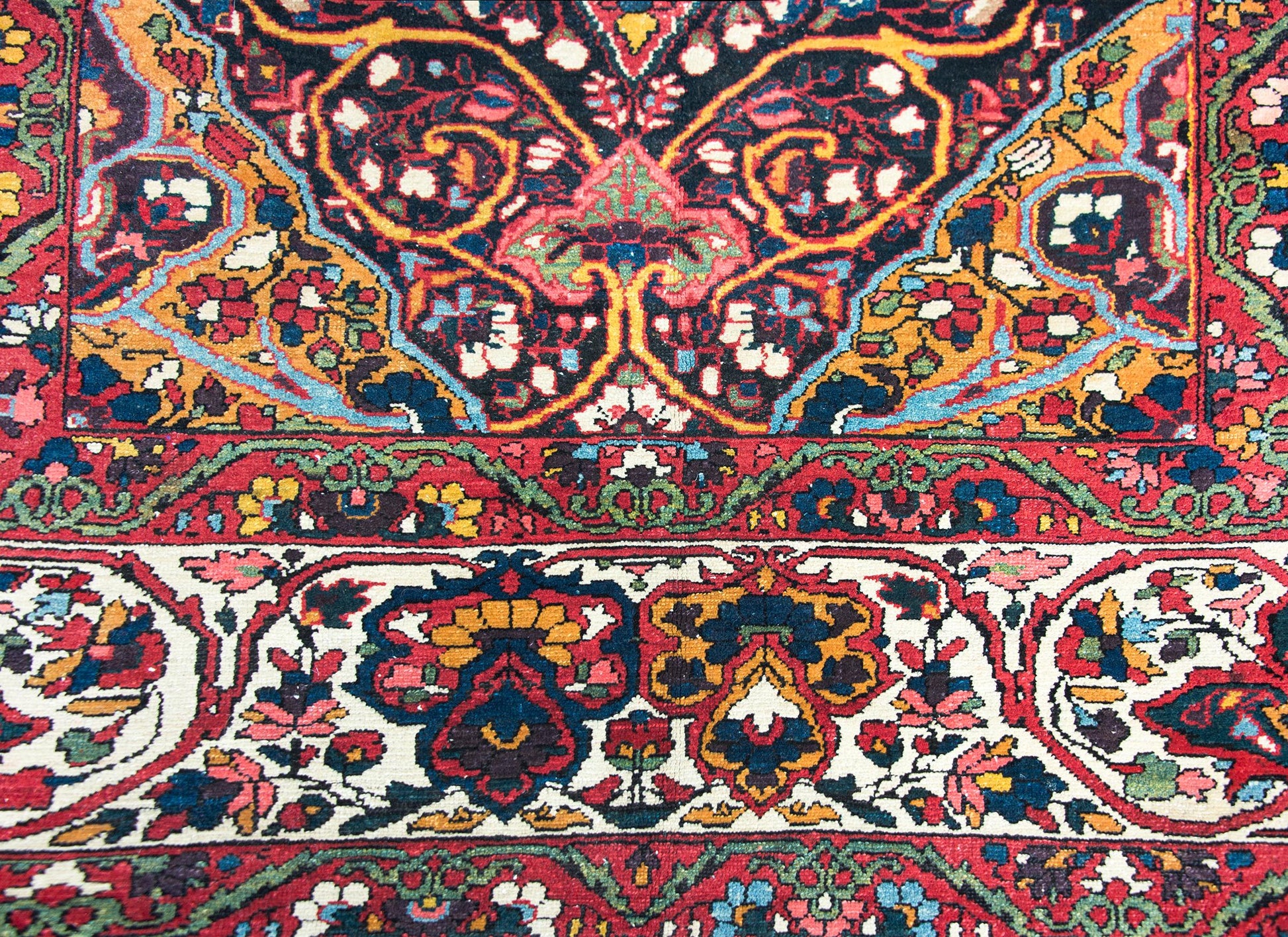 Early 20th Century Persian Bakhtiari Rug For Sale