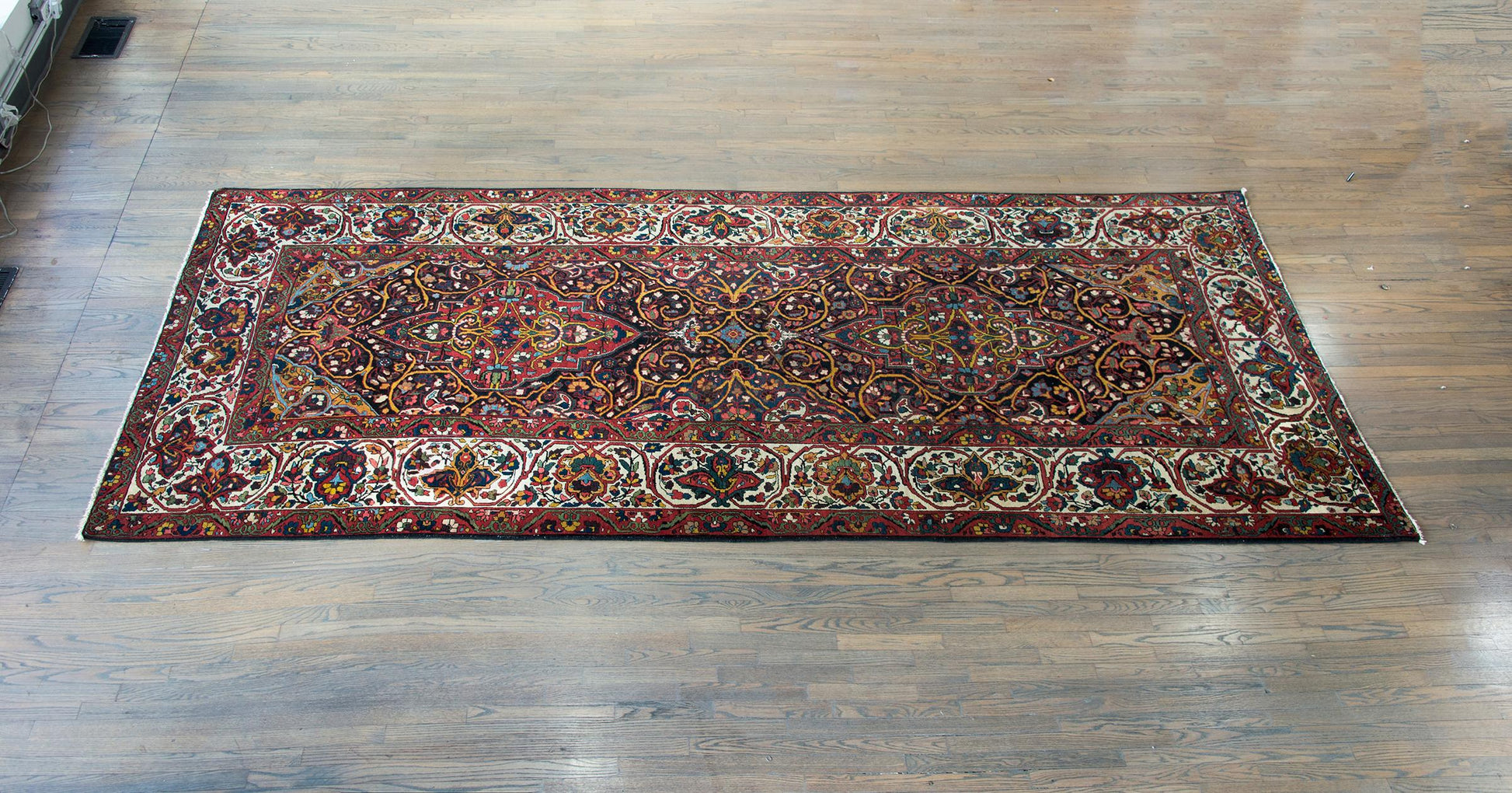 Early 20th Century Persian Bakhtiari Rug For Sale