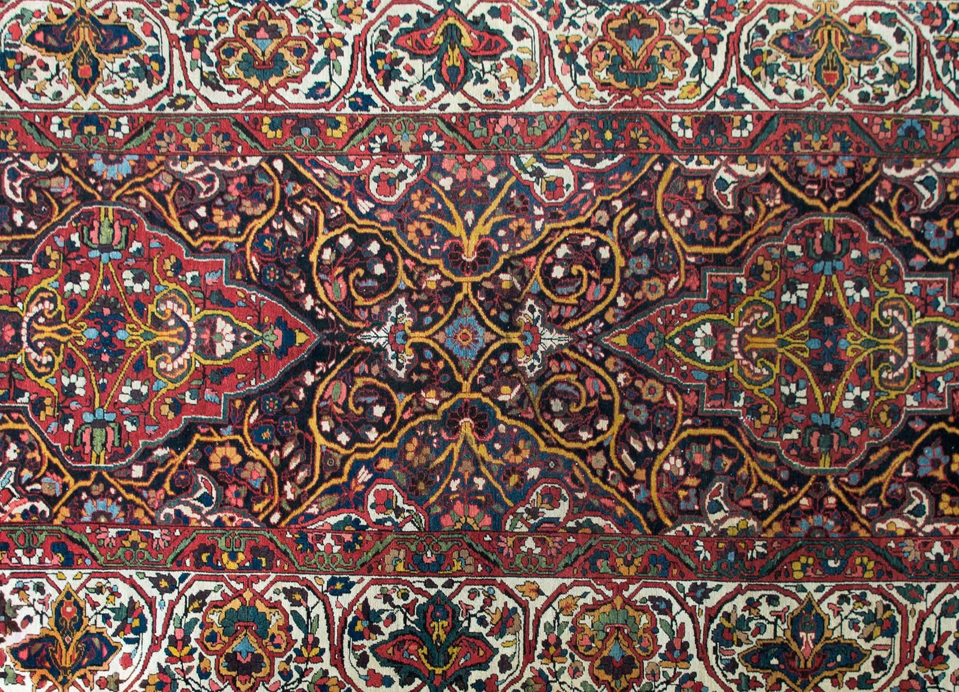 Early 20th Century Persian Bakhtiari Rug For Sale
