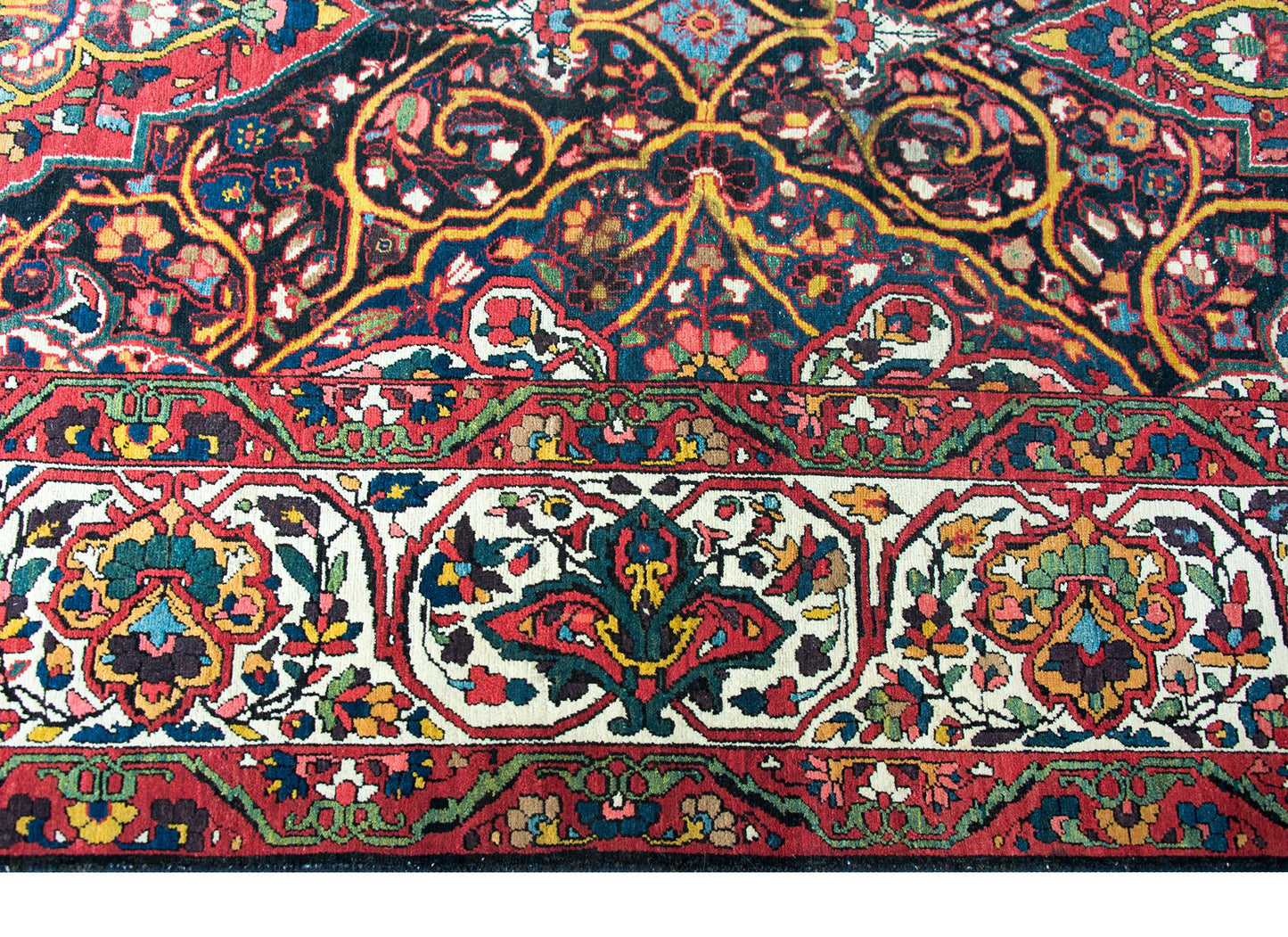 Early 20th Century Persian Bakhtiari Rug For Sale